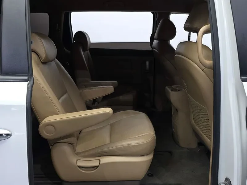 Kia Carnival 9-Seater Luxury, снимка 11 - Автомобили и джипове - 56355184