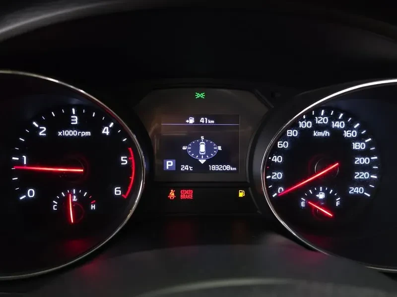 Kia Carnival 9-Seater Luxury, снимка 8 - Автомобили и джипове - 56355184