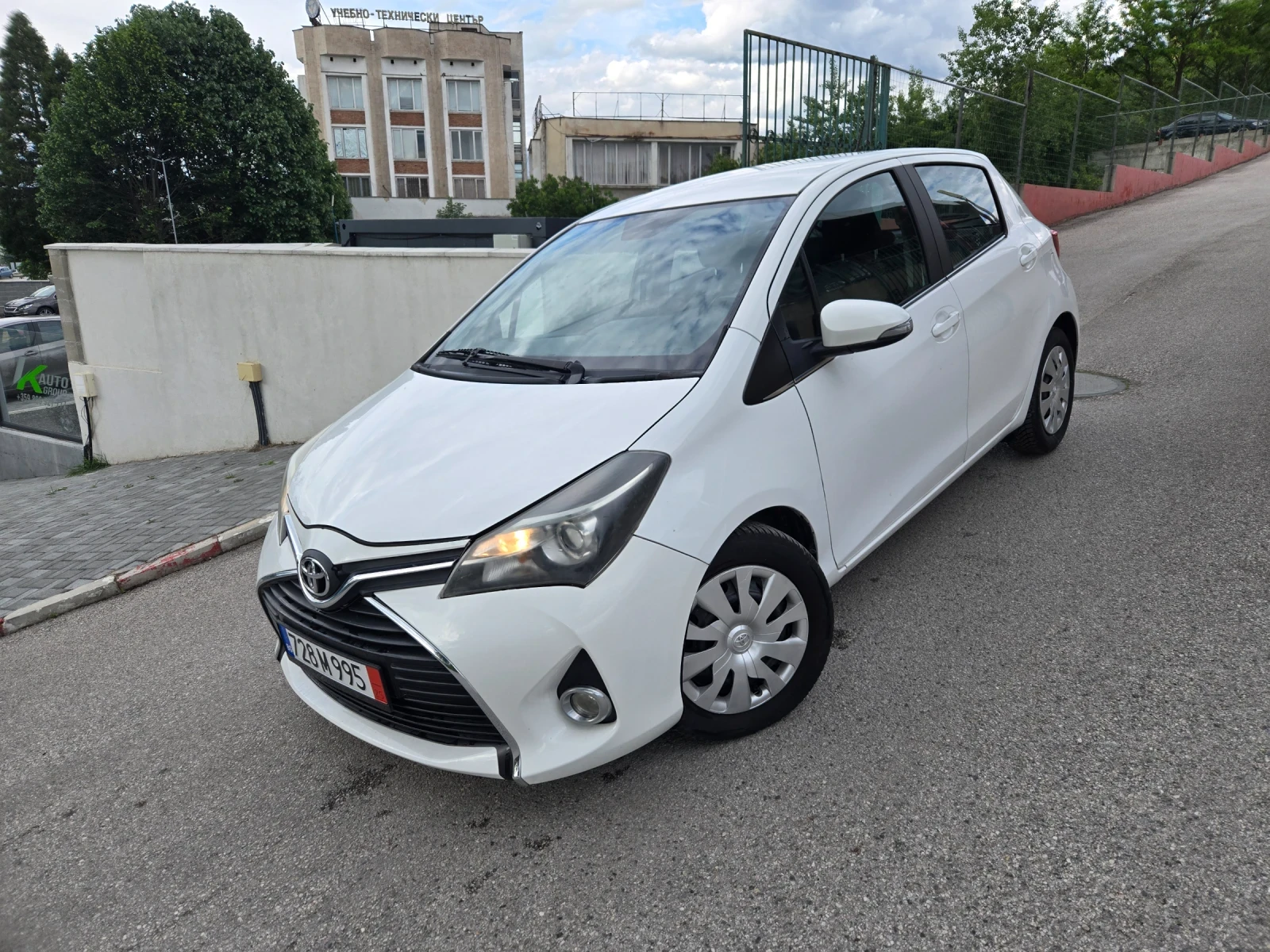 Toyota Yaris 1.0i, снимка 1