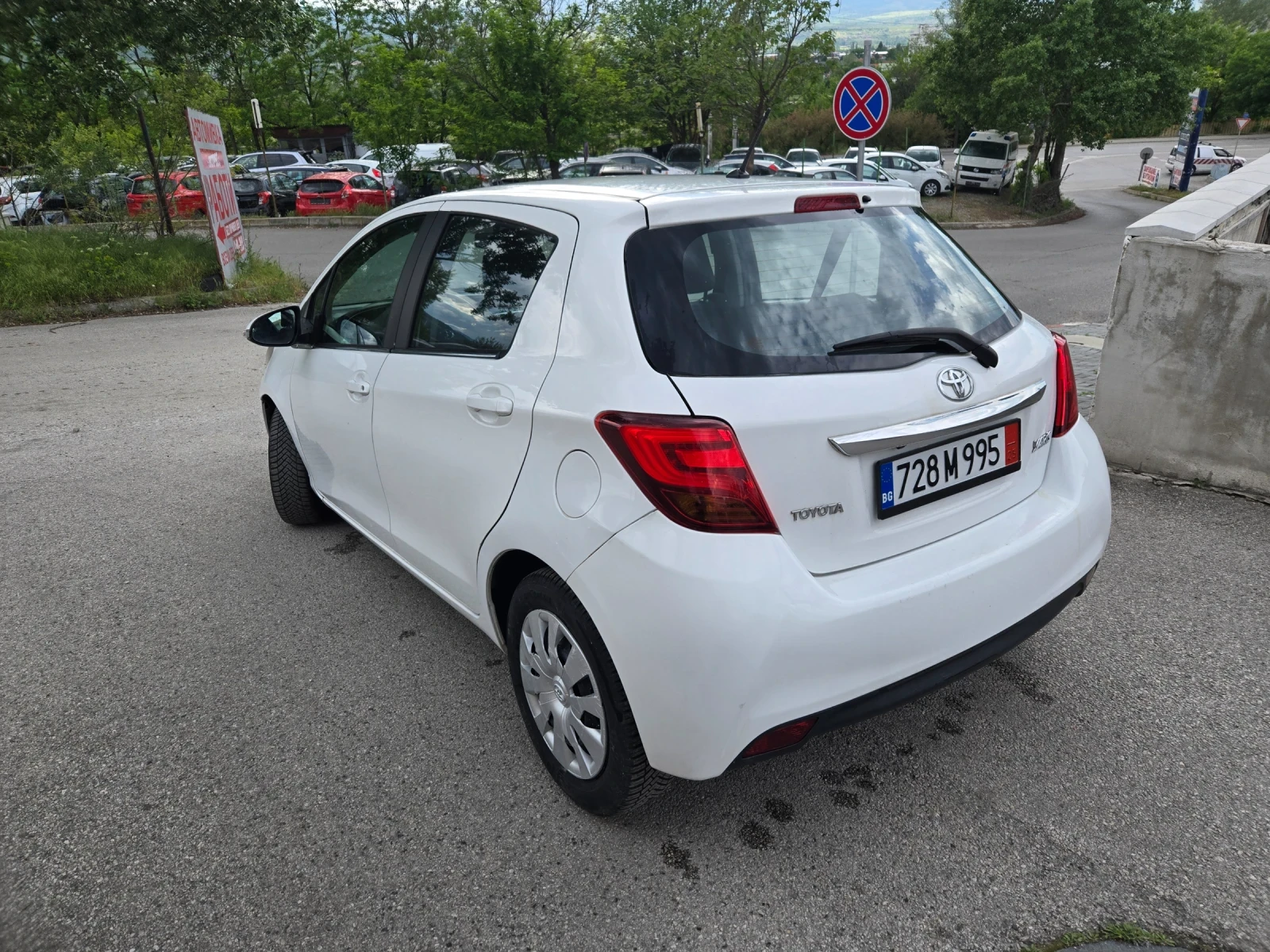 Toyota Yaris 1.0i - изображение 8