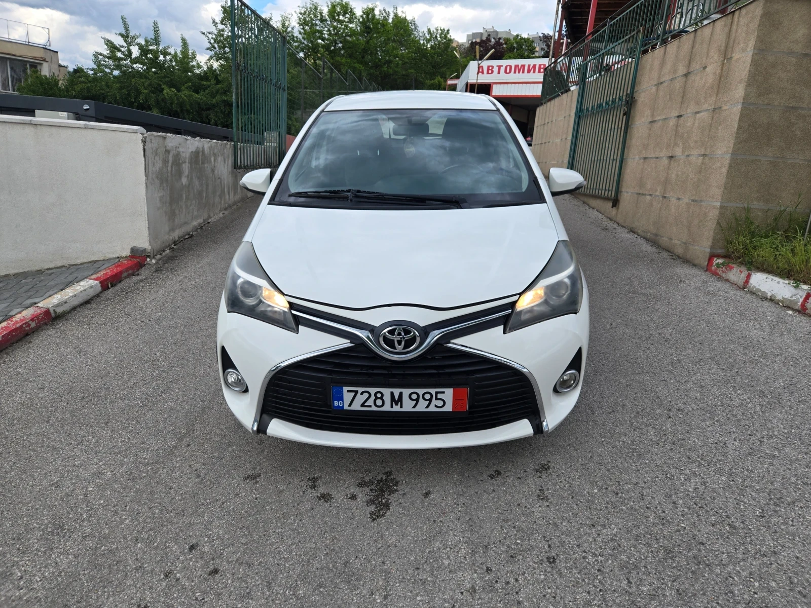 Toyota Yaris 1.0i - изображение 3