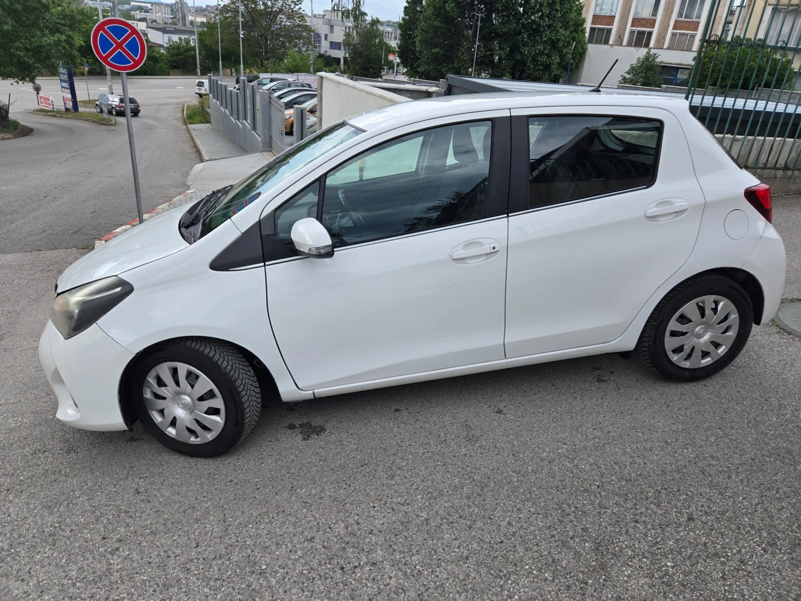 Toyota Yaris 1.0i - изображение 2