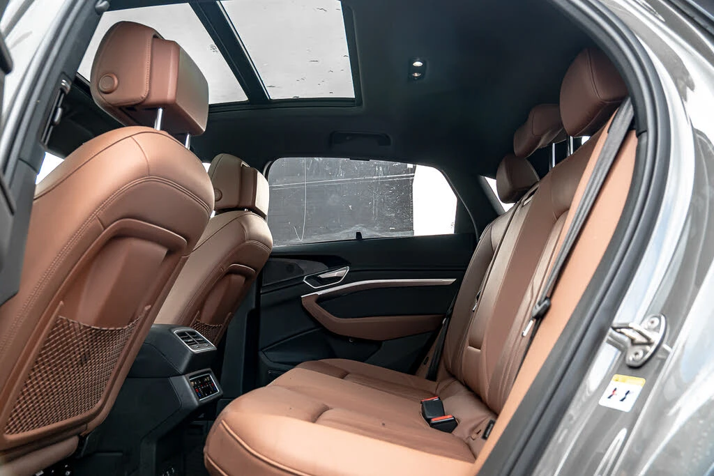 Audi E-Tron Prestige * S-Line * АвтоКредит * (ЦЕНА ДО БГ) - изображение 9