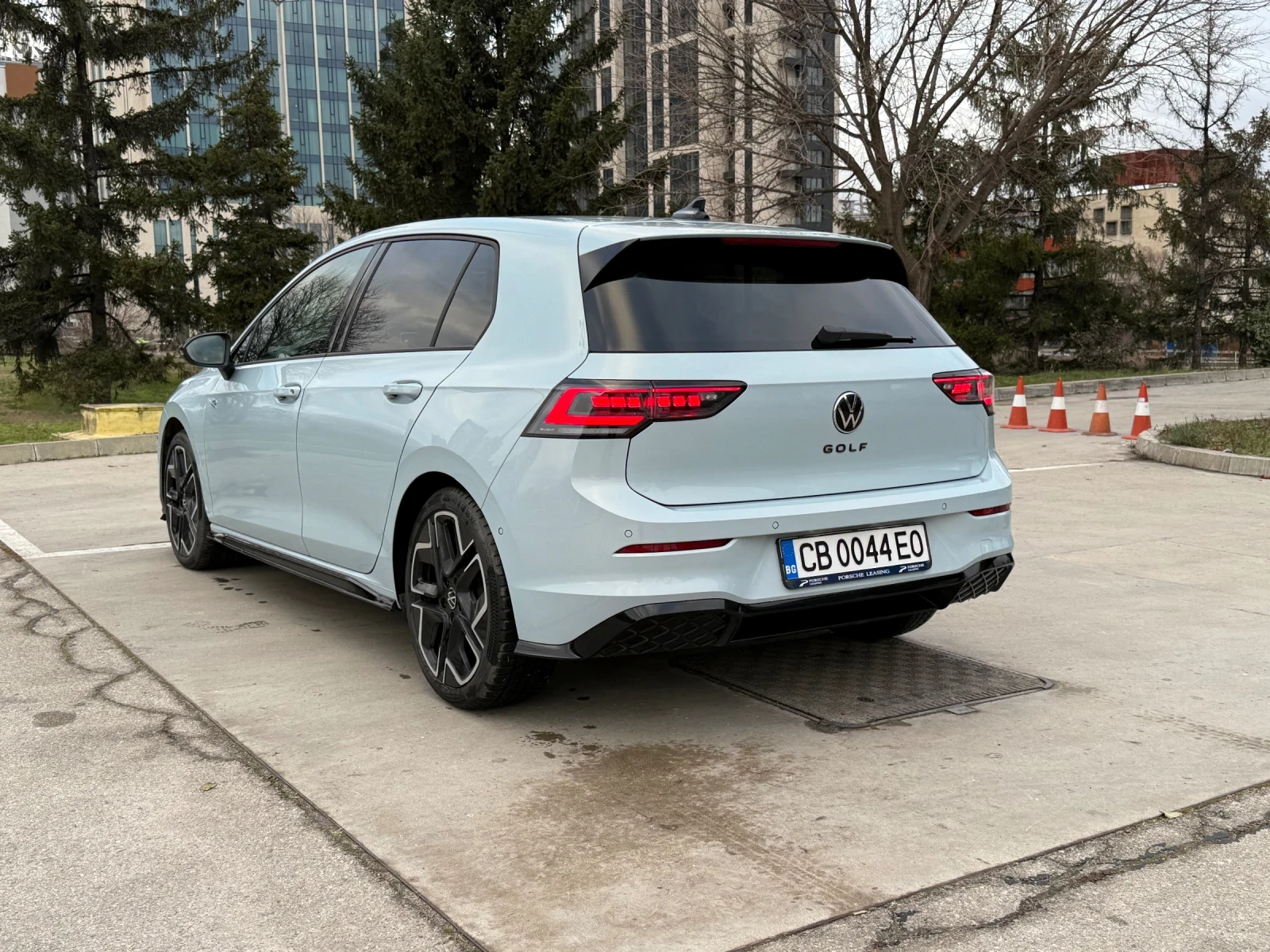 VW Golf 2.0TDI R-LINE PLUS/DSG/150/ГАРАНЦИЯ - изображение 5