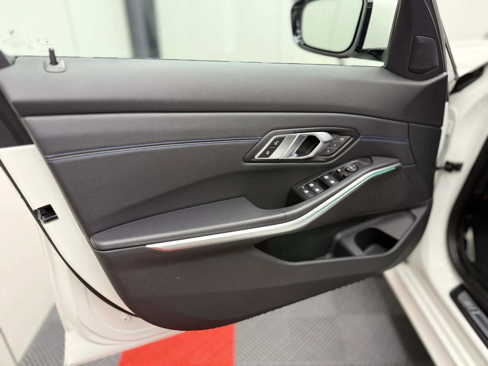 BMW 320 M-SPORT/ADAPTIVE LED/VIRTUAL COCKPIT/DISTRONIC - изображение 10