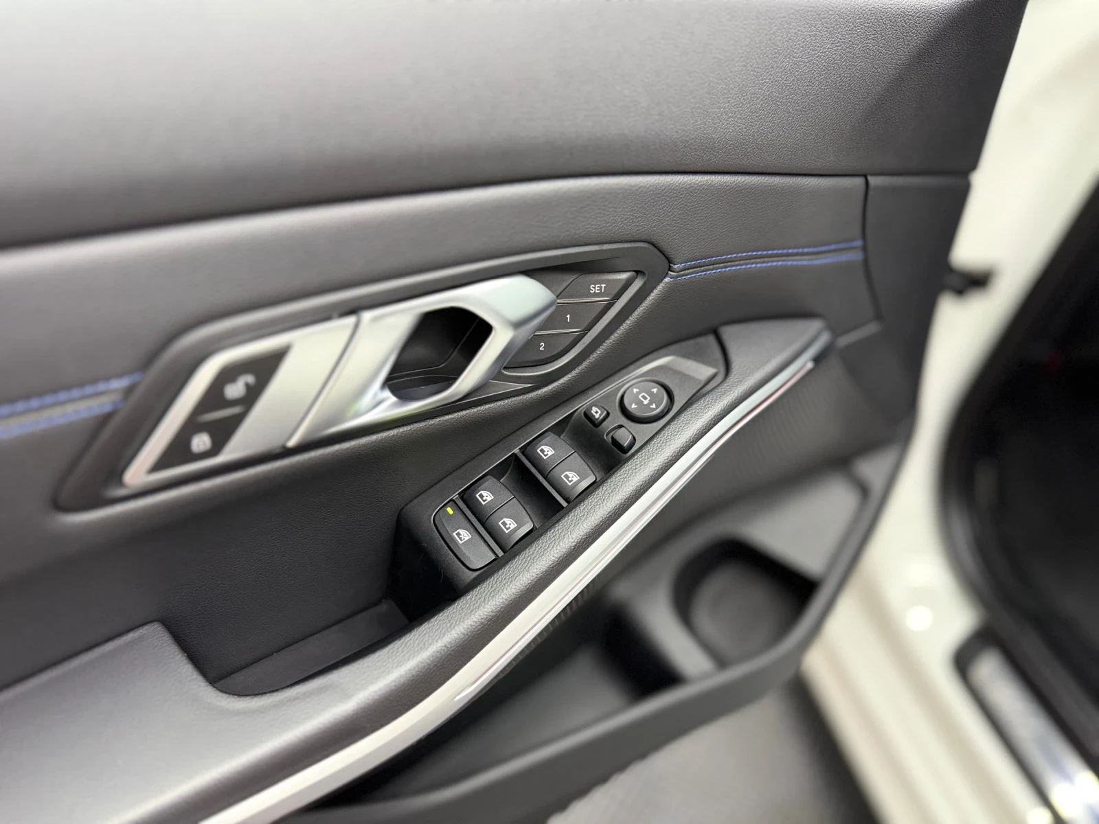 BMW 320 M-SPORT/ADAPTIVE LED/VIRTUAL COCKPIT/DISTRONIC - изображение 9