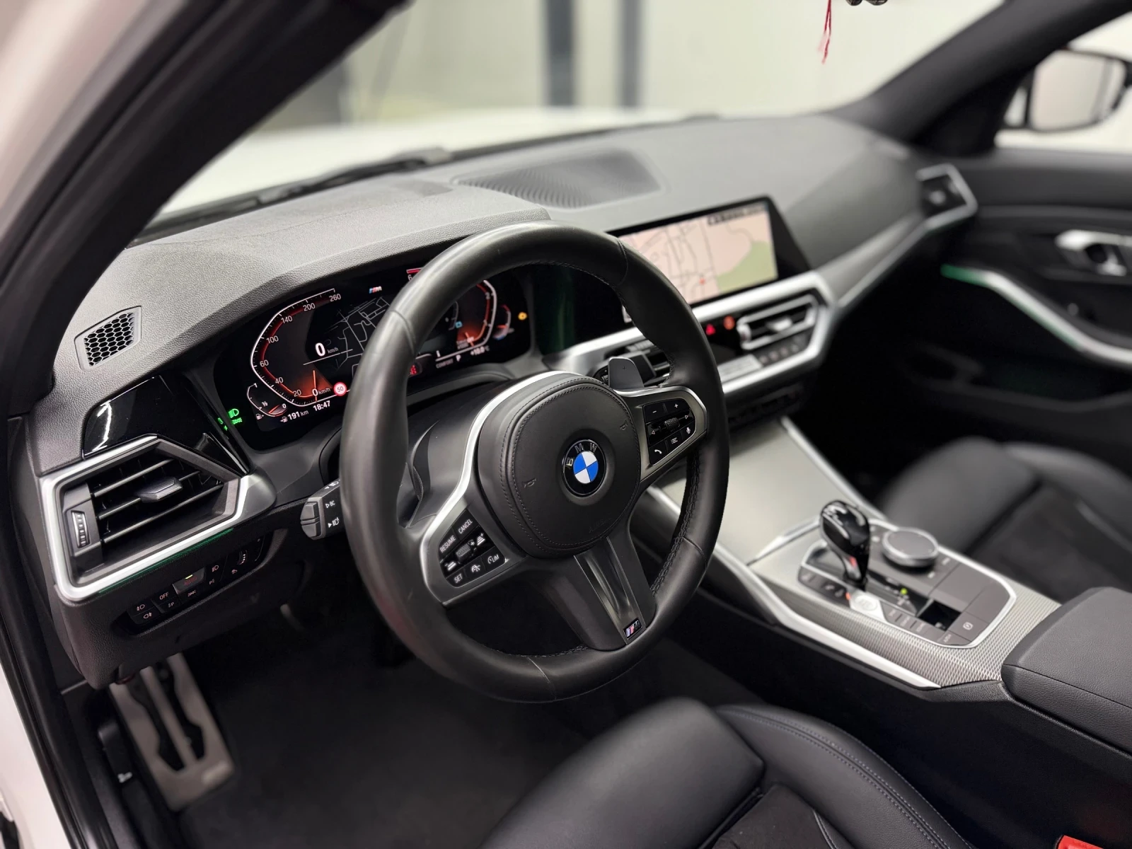 BMW 320 M-SPORT/ADAPTIVE LED/VIRTUAL COCKPIT/DISTRONIC - изображение 7