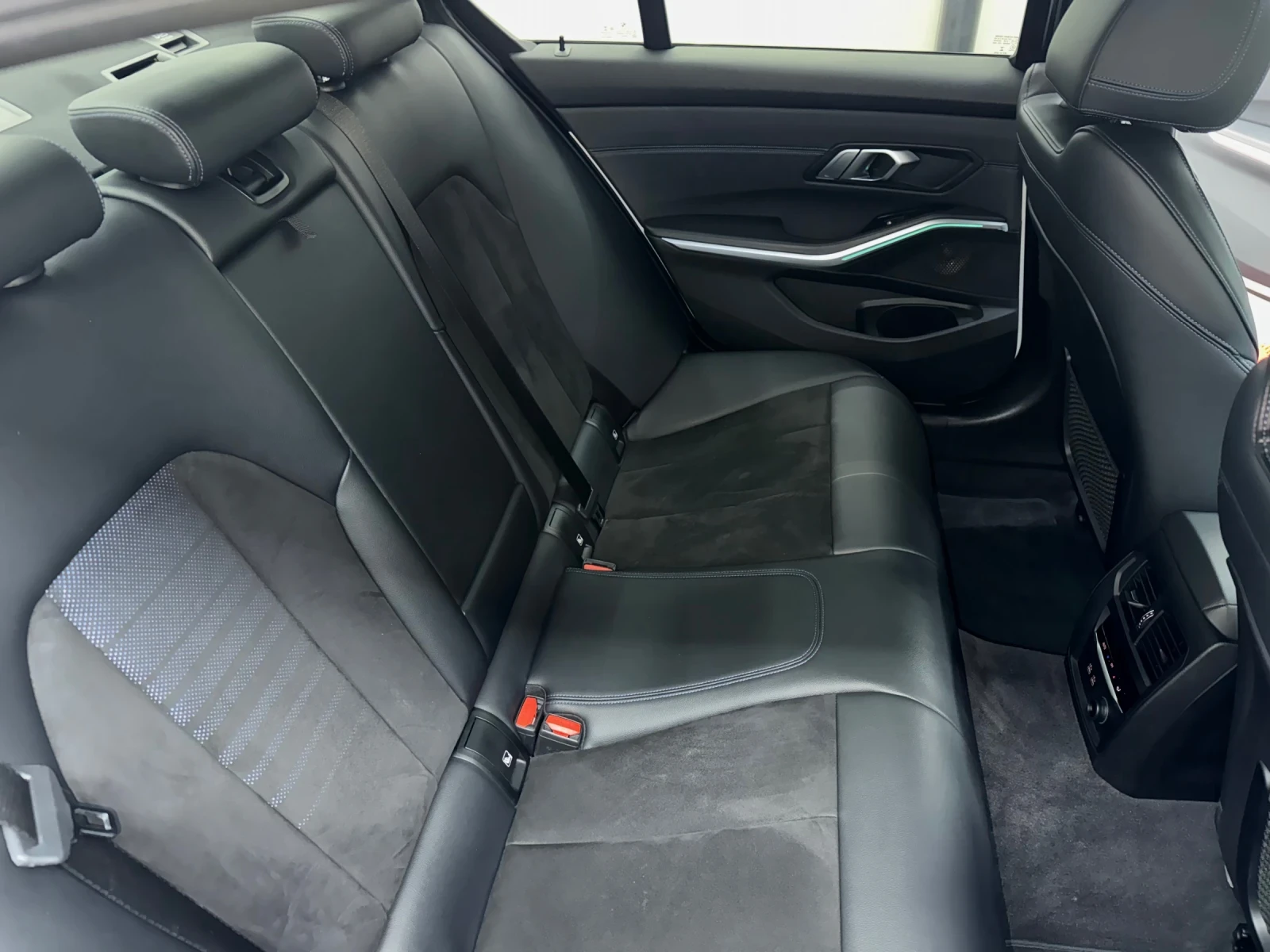 BMW 320 M-SPORT/ADAPTIVE LED/VIRTUAL COCKPIT/DISTRONIC - изображение 8