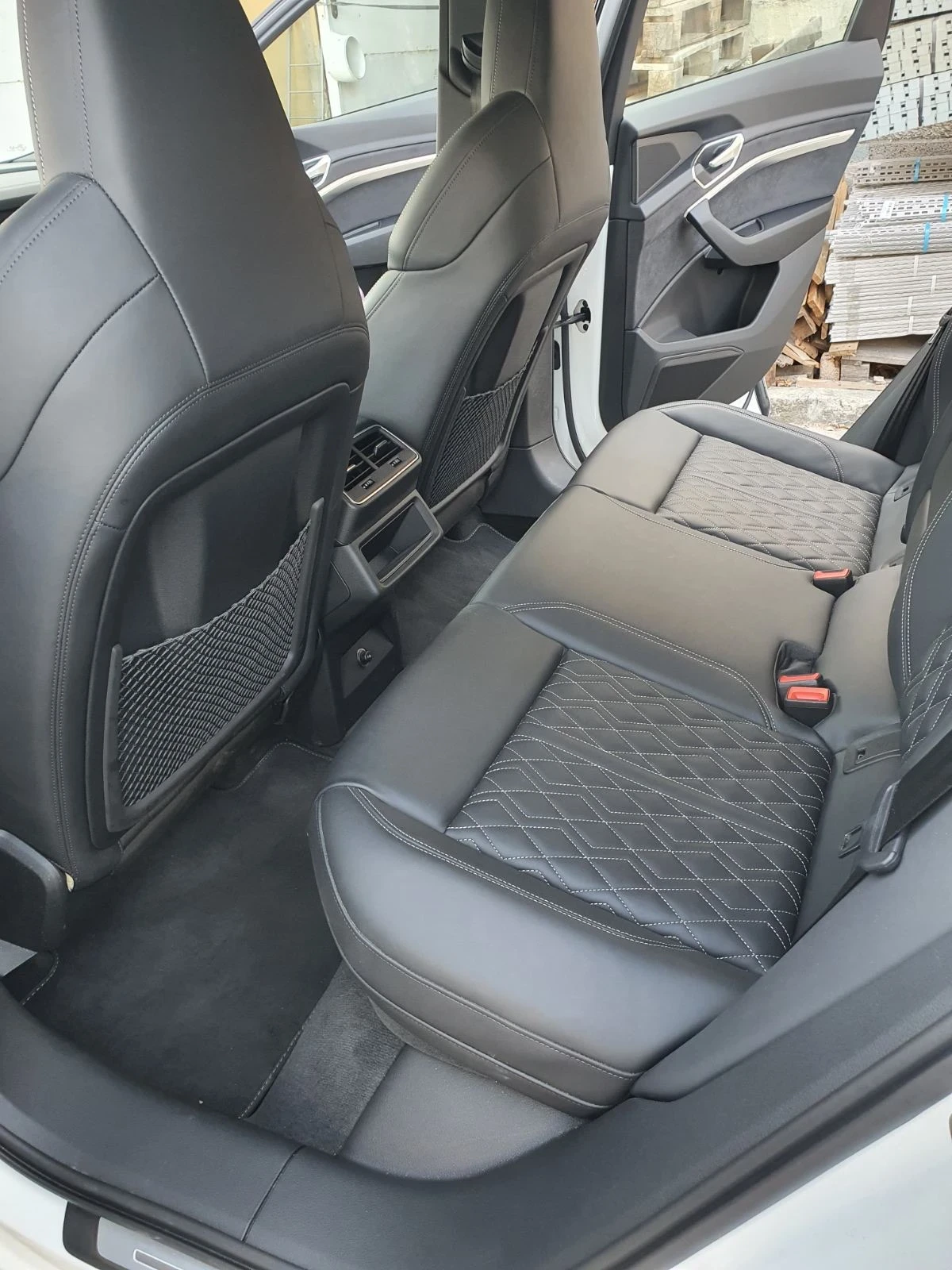 Audi E-Tron, снимка 8 - Автомобили и джипове - 53890325