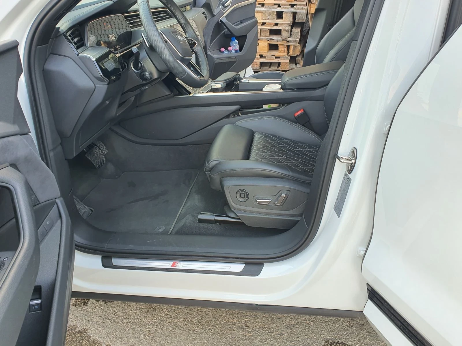 Audi E-Tron, снимка 9 - Автомобили и джипове - 53890325