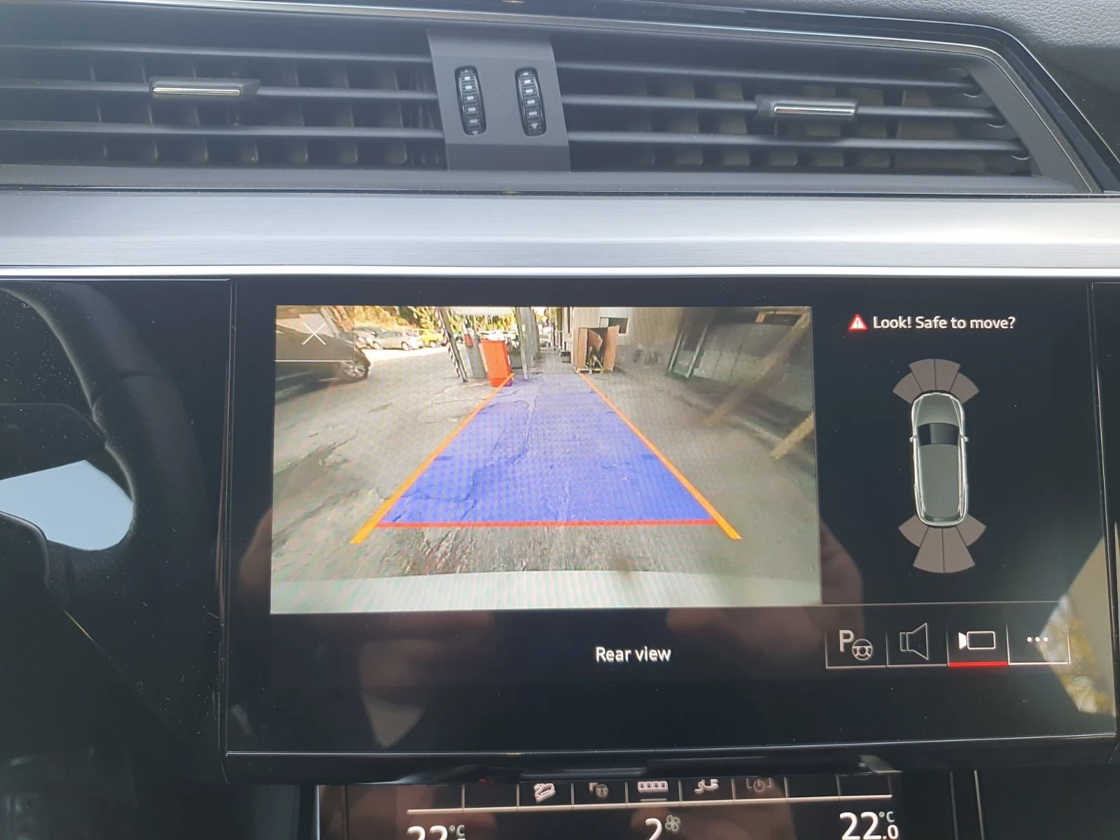 Audi E-Tron, снимка 10 - Автомобили и джипове - 53890325