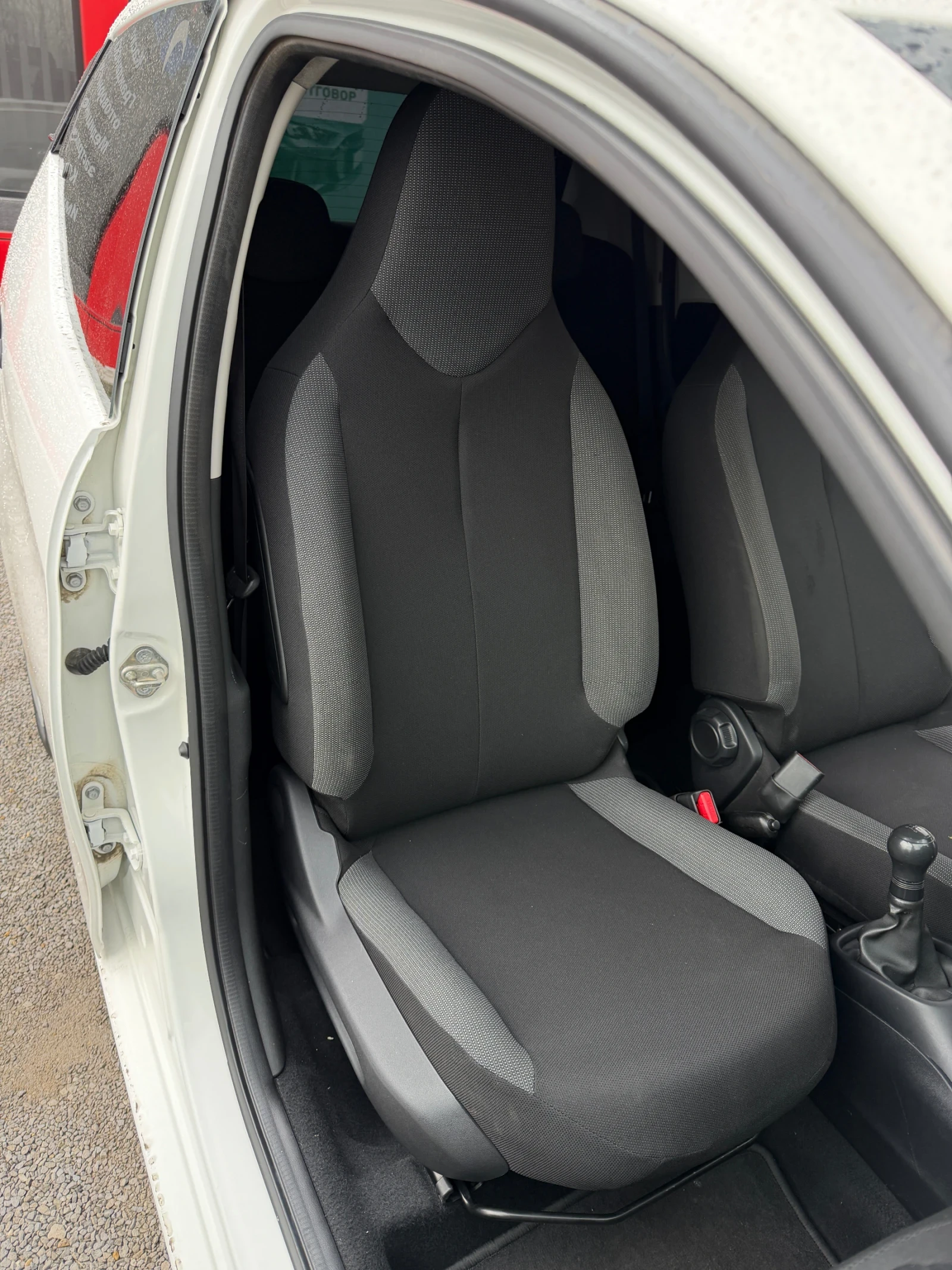 Toyota Aygo 1.0 VVTI, снимка 10 - Автомобили и джипове - 53961300