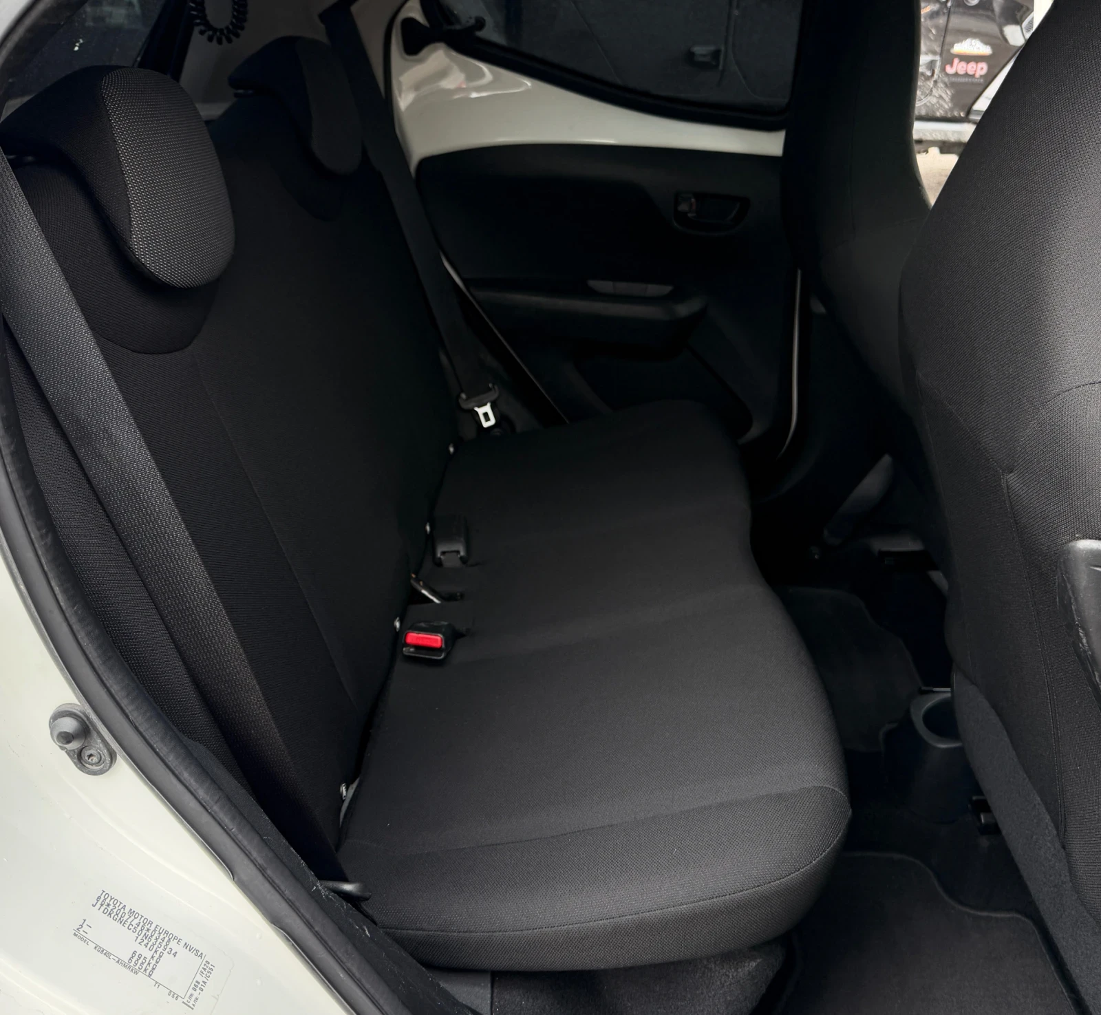 Toyota Aygo 1.0 VVTI, снимка 11 - Автомобили и джипове - 53961300