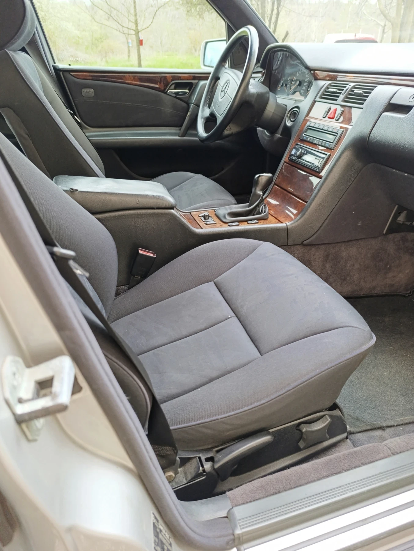 Mercedes-Benz E 250 TD, снимка 7 - Автомобили и джипове - 54173437