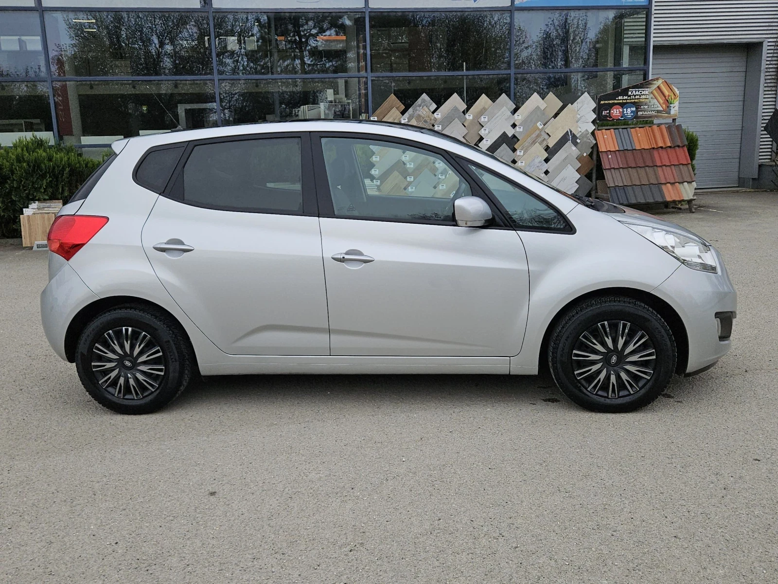 Kia Venga 1.6i--navi--automat, снимка 8 - Автомобили и джипове - 54266912