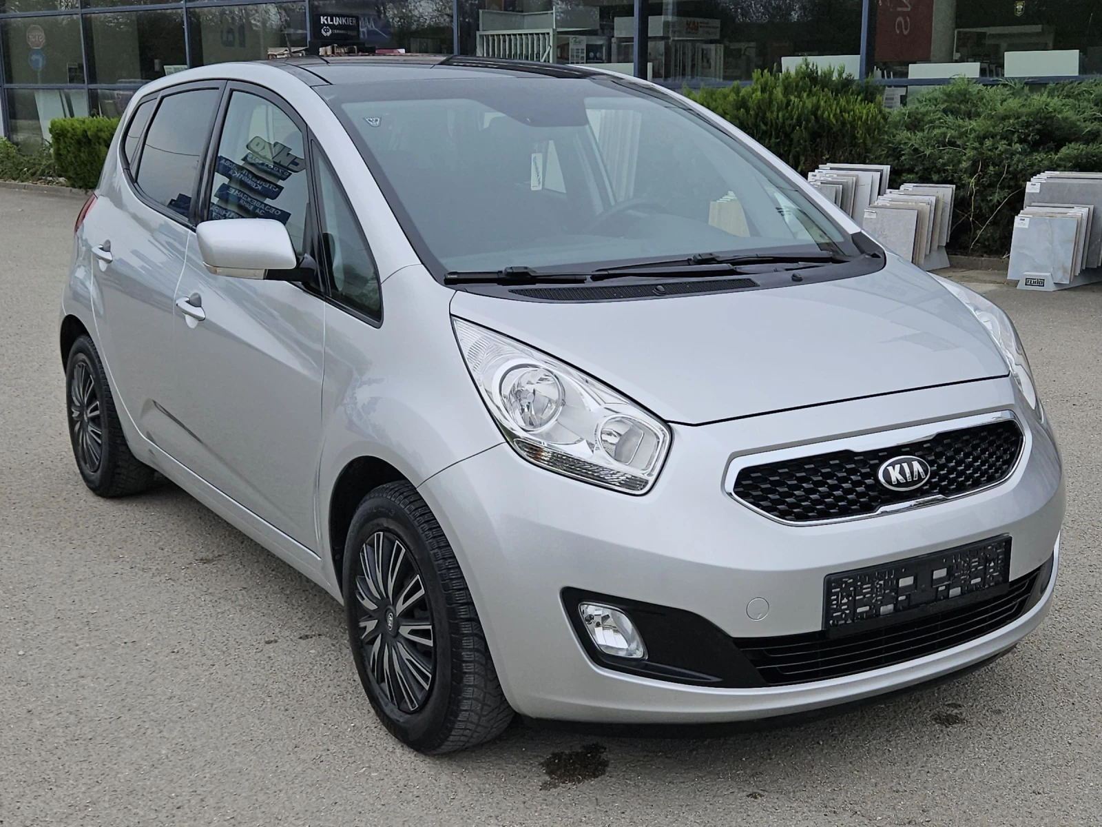 Kia Venga 1.6i--navi--automat