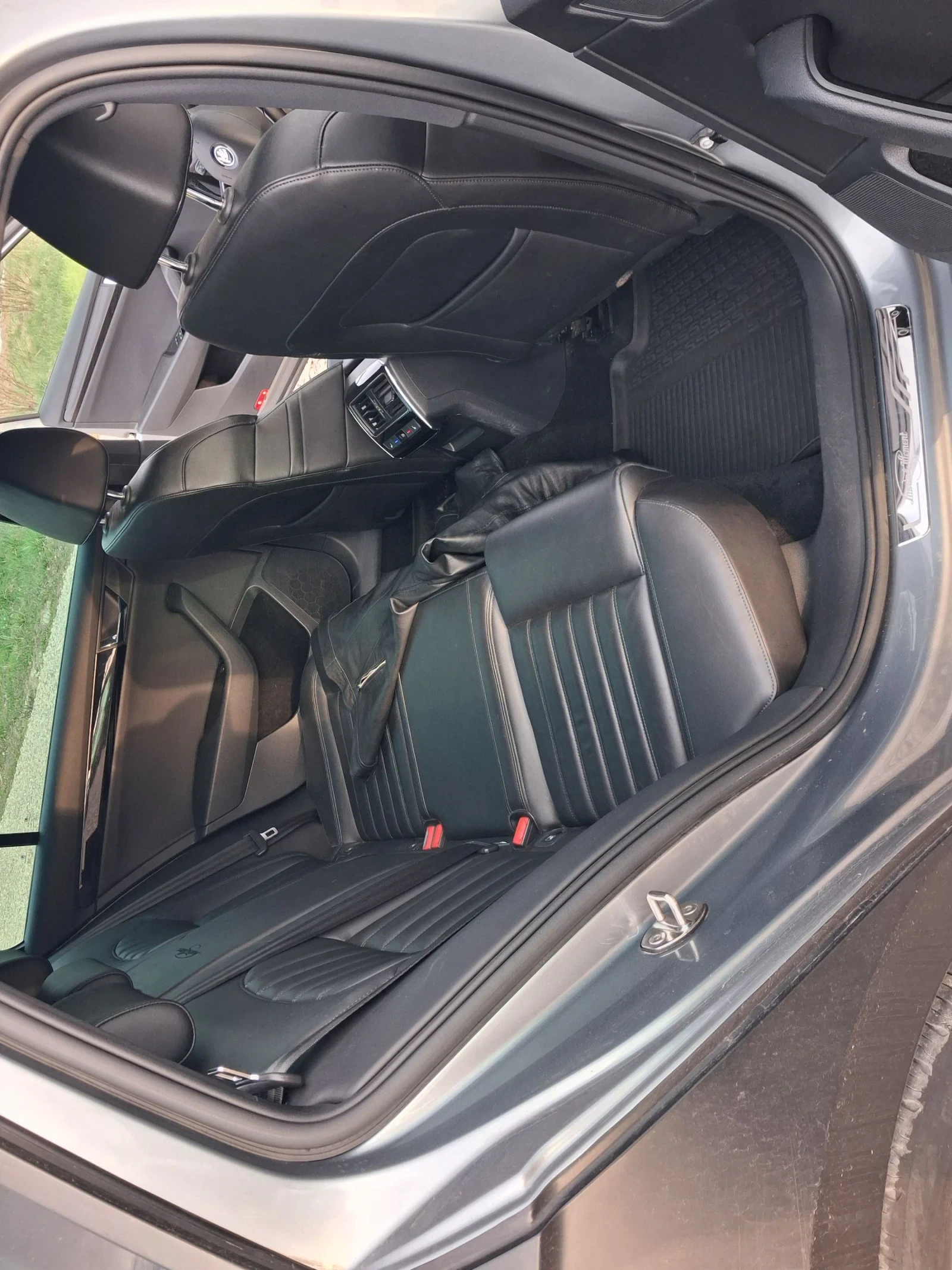 Skoda Superb 2.0, 280 к.с. бензин, автоматик, 4х4, черен мат, снимка 16 - Автомобили и джипове - 54360016