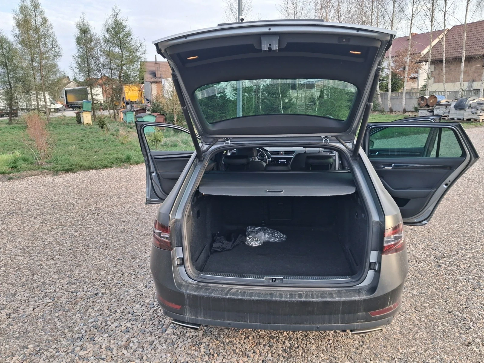 Skoda Superb 2.0, 280 к.с. бензин, автоматик, 4х4, черен мат, снимка 15 - Автомобили и джипове - 54360016