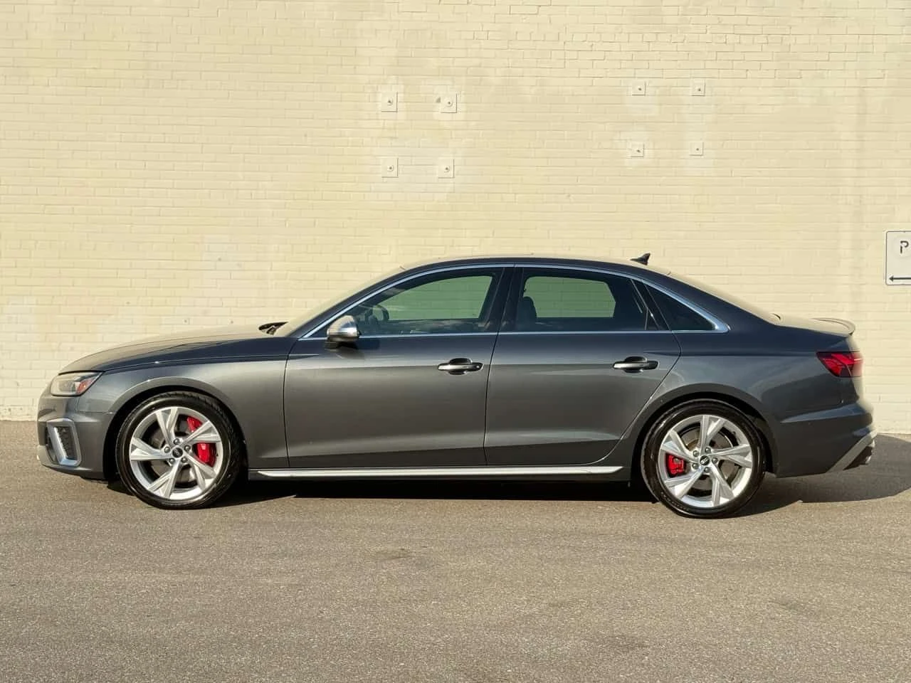 Audi S4 * Progressiv * ДИСТРОНИК * 360 * ПОДГРЕВ * CARPLAY, снимка 17 - Автомобили и джипове - 54418085
