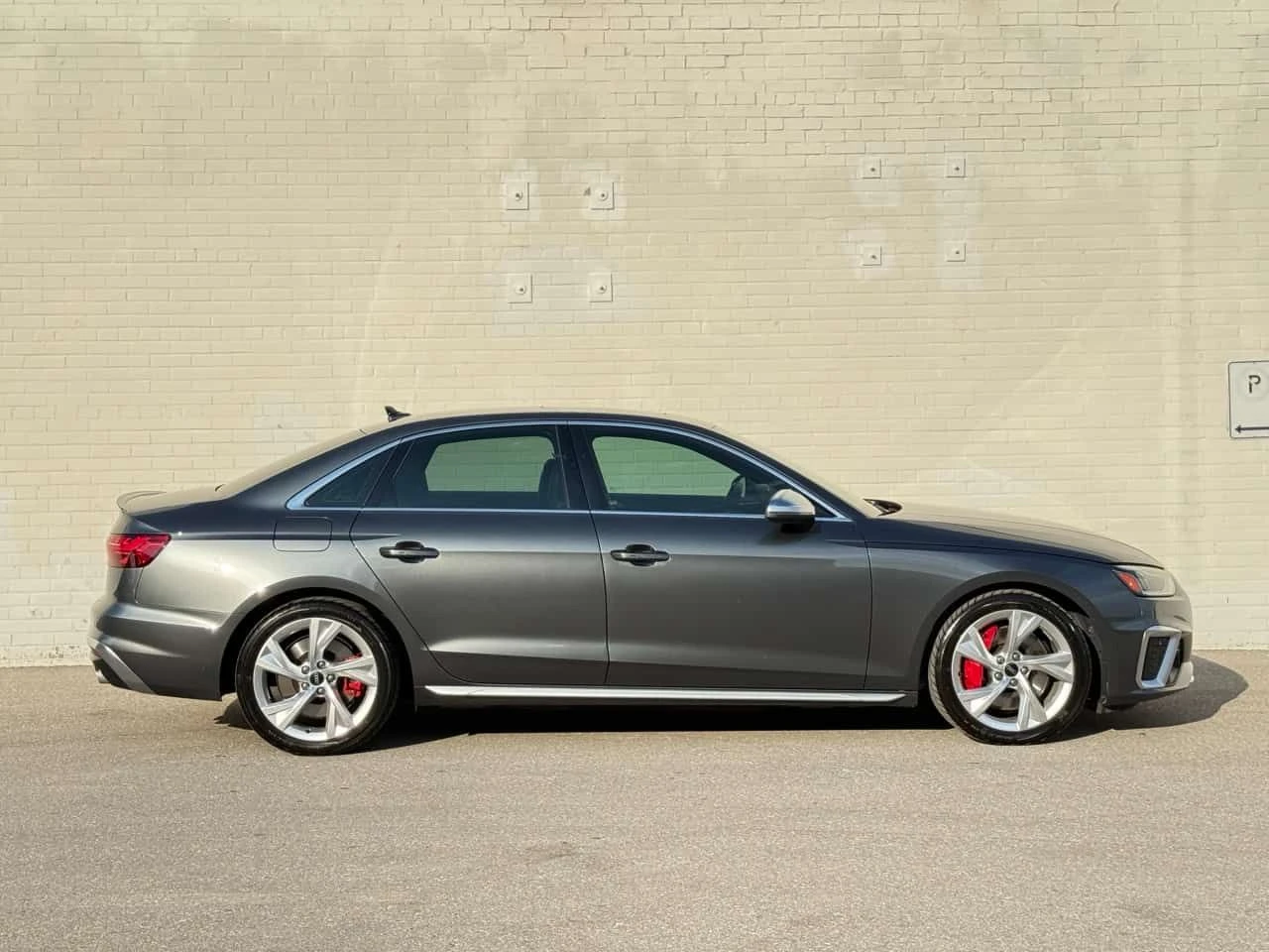 Audi S4 * Progressiv * ДИСТРОНИК * 360 * ПОДГРЕВ * CARPLAY, снимка 3 - Автомобили и джипове - 54418085