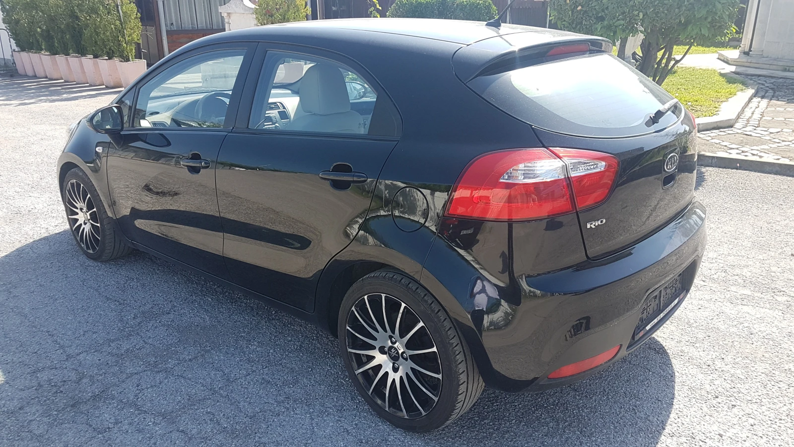 Kia Rio 1.2i 70кс, снимка 7 - Автомобили и джипове - 54700959