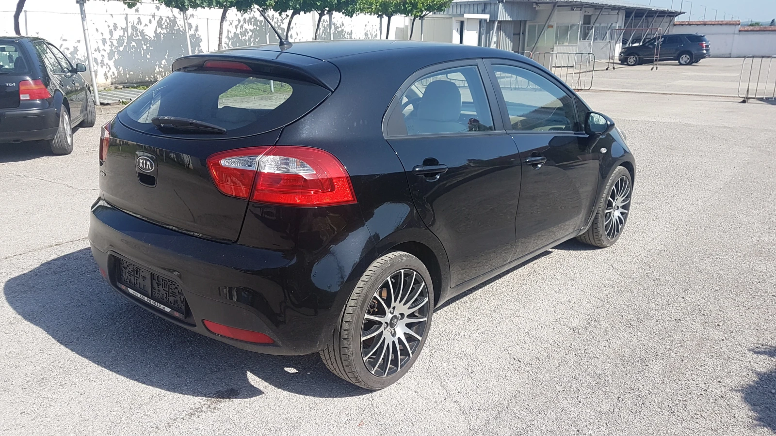 Kia Rio 1.2i 70кс, снимка 5 - Автомобили и джипове - 54700959