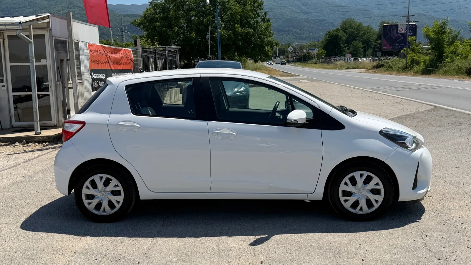 Toyota Yaris 1.4D-4D EURO 6, снимка 8 - Автомобили и джипове - 54810010