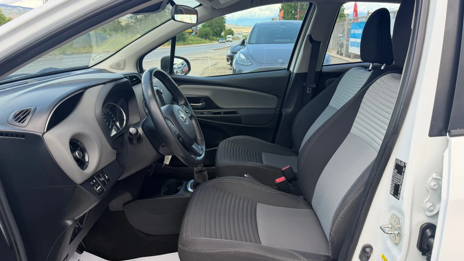 Toyota Yaris 1.4D-4D EURO 6, снимка 10 - Автомобили и джипове - 54810010