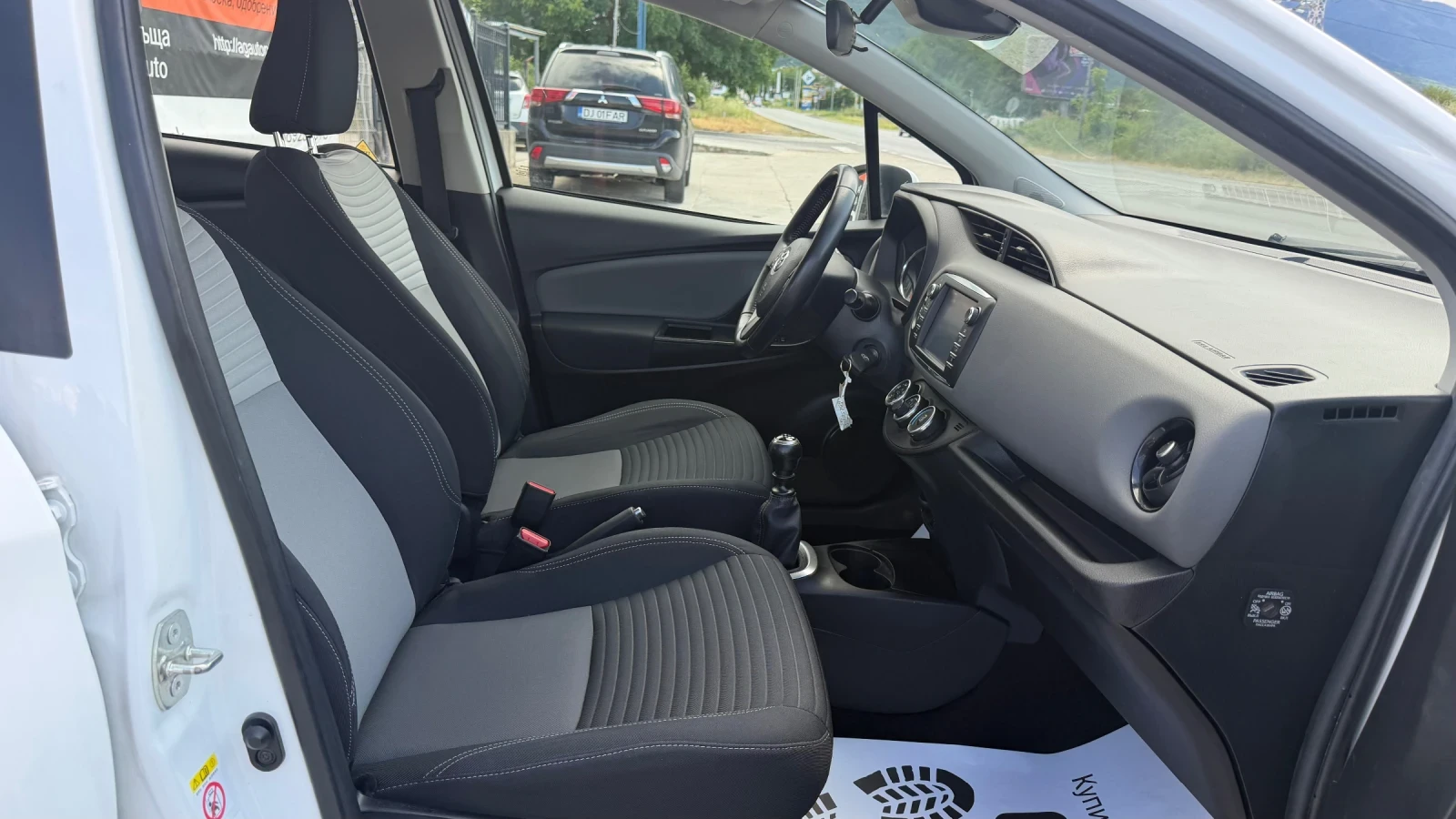Toyota Yaris 1.4D-4D EURO 6, снимка 13 - Автомобили и джипове - 54810010