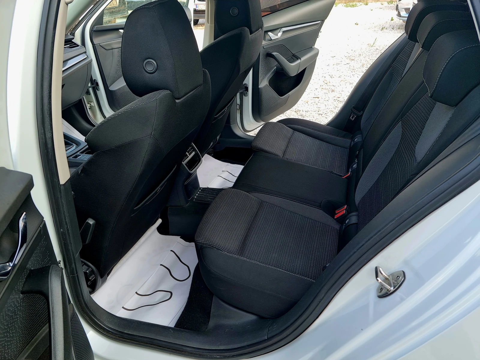 Skoda Octavia 2.0TDI 116ks. Full LED Navi, снимка 16 - Автомобили и джипове - 54836500