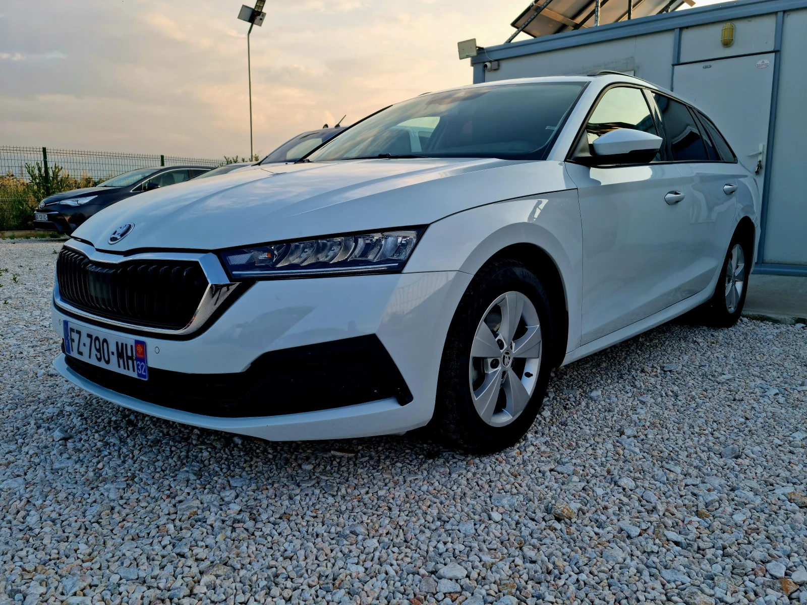 Skoda Octavia 2.0TDI 116ks. Full LED Navi, снимка 2 - Автомобили и джипове - 54836500