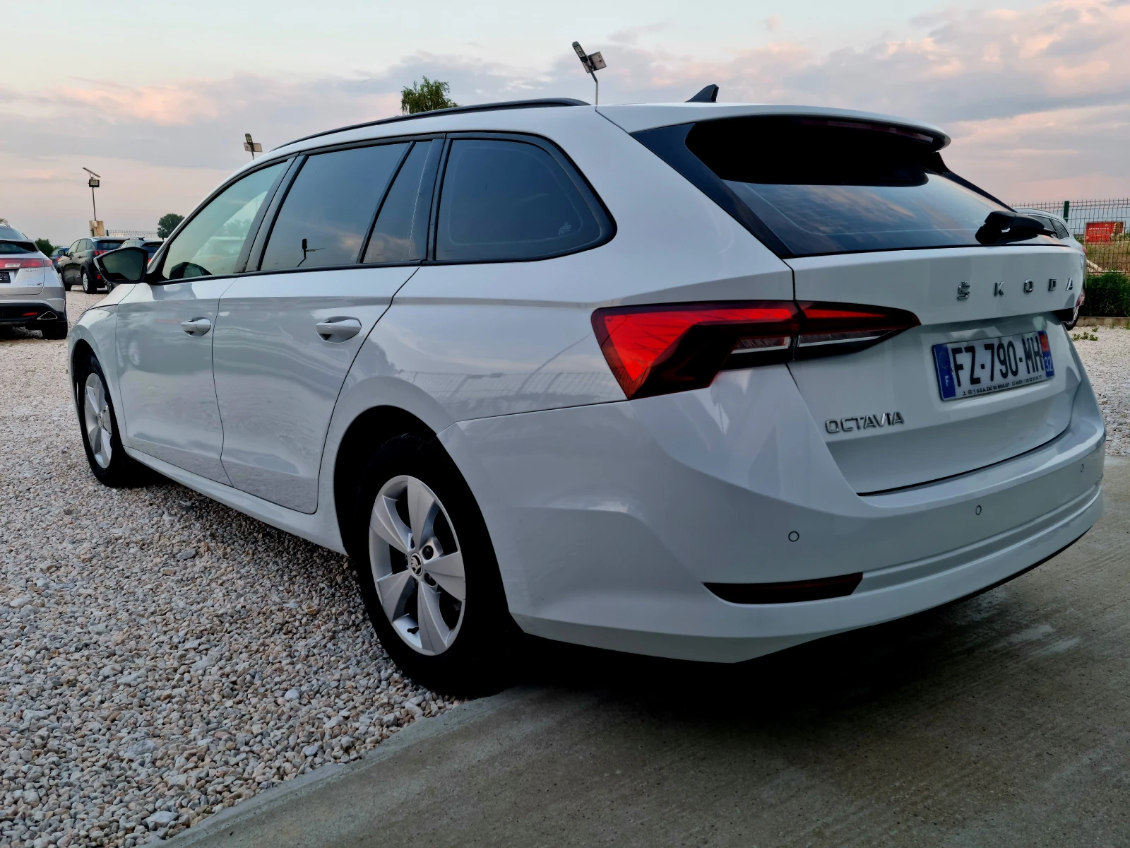 Skoda Octavia 2.0TDI 116ks. Full LED Navi, снимка 8 - Автомобили и джипове - 54836500