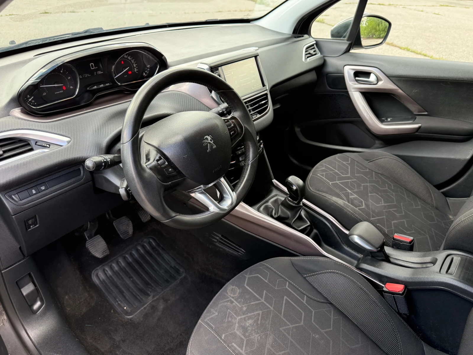Peugeot 2008 1.6e-HDI, снимка 9 - Автомобили и джипове - 54916874