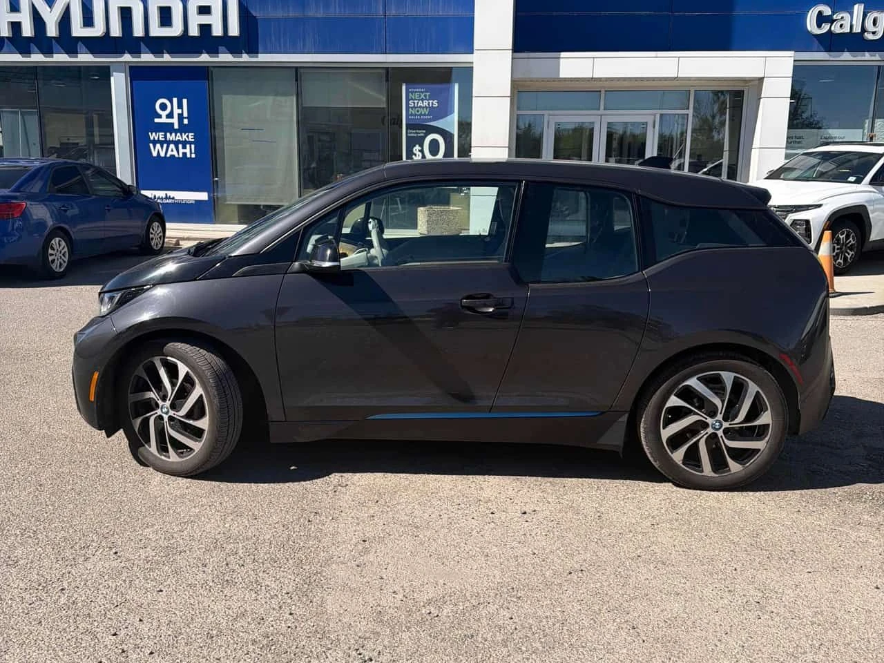 BMW i3 * 4dr HB * АВТОКРЕДИТ БЕЗ ПЪРВОНАЧАЛНА ВНОСКА* , снимка 2 - Автомобили и джипове - 55127505