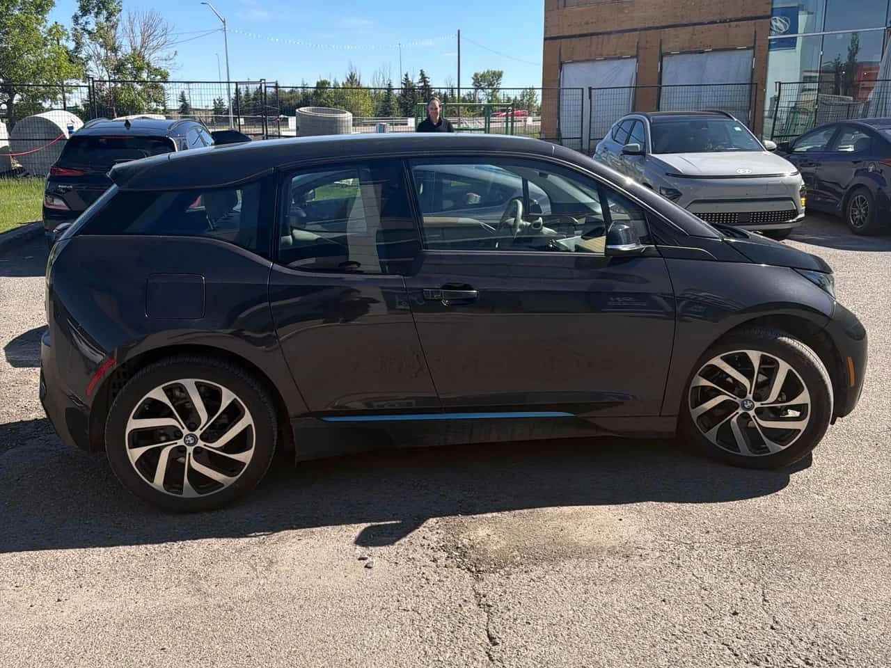 BMW i3 * 4dr HB * АВТОКРЕДИТ БЕЗ ПЪРВОНАЧАЛНА ВНОСКА* , снимка 3 - Автомобили и джипове - 55127505