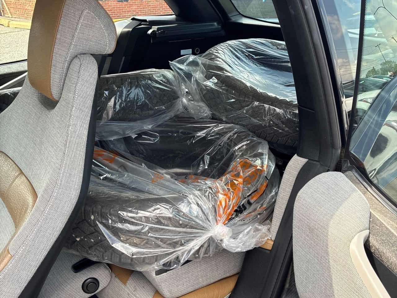 BMW i3 * 4dr HB * АВТОКРЕДИТ БЕЗ ПЪРВОНАЧАЛНА ВНОСКА* , снимка 12 - Автомобили и джипове - 55127505