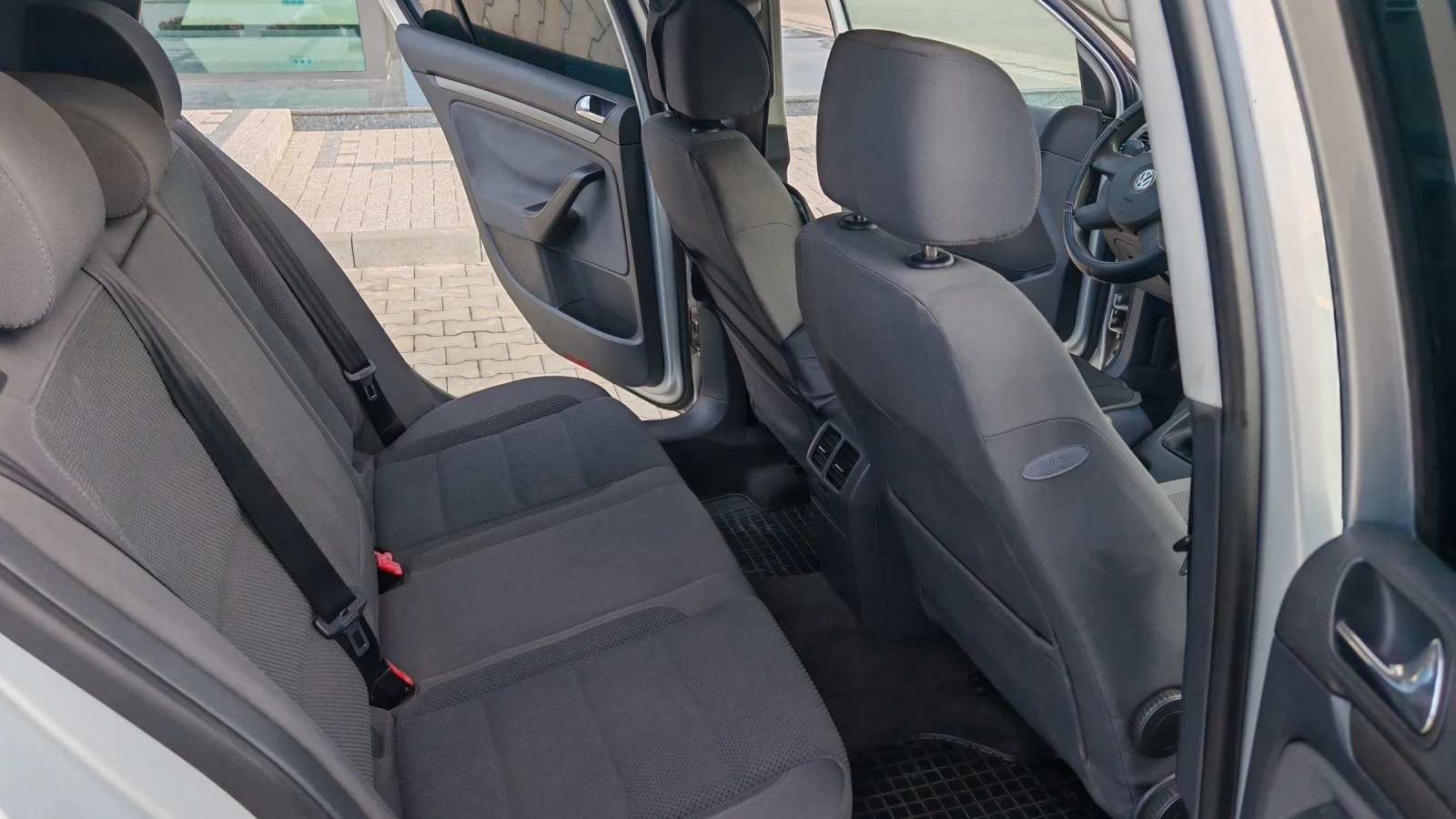 VW Golf 1.9tdi, снимка 5 - Автомобили и джипове - 55397356