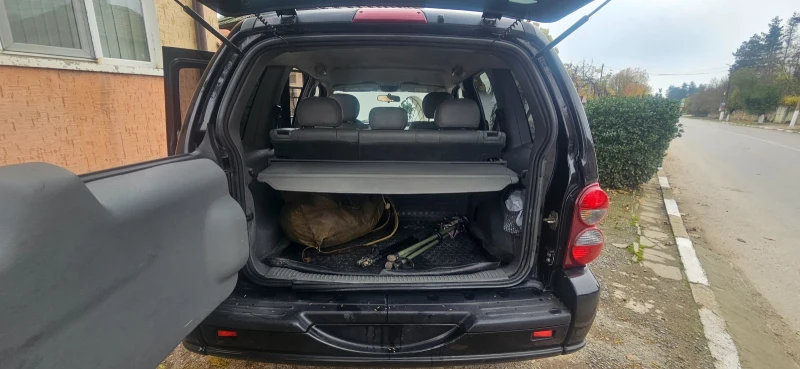 Jeep Cherokee Liberty, снимка 11 - Автомобили и джипове - 52414063