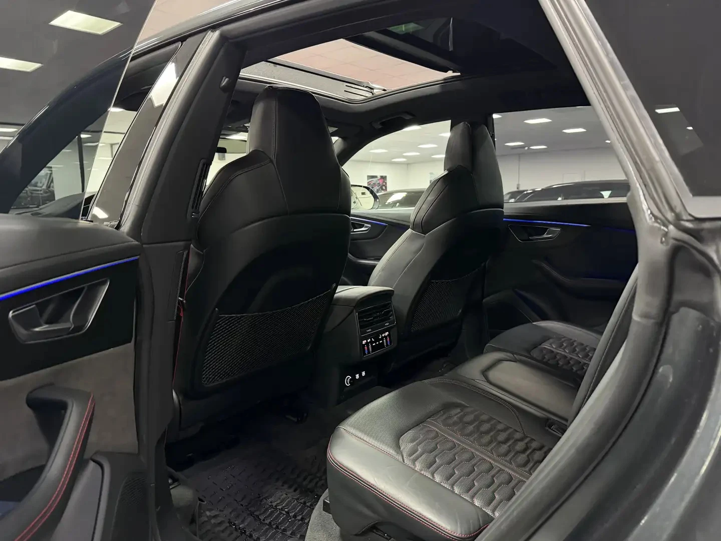 Audi RSQ8 4.0 TFSI V8 Mild Hybrid Quattro - изображение 8