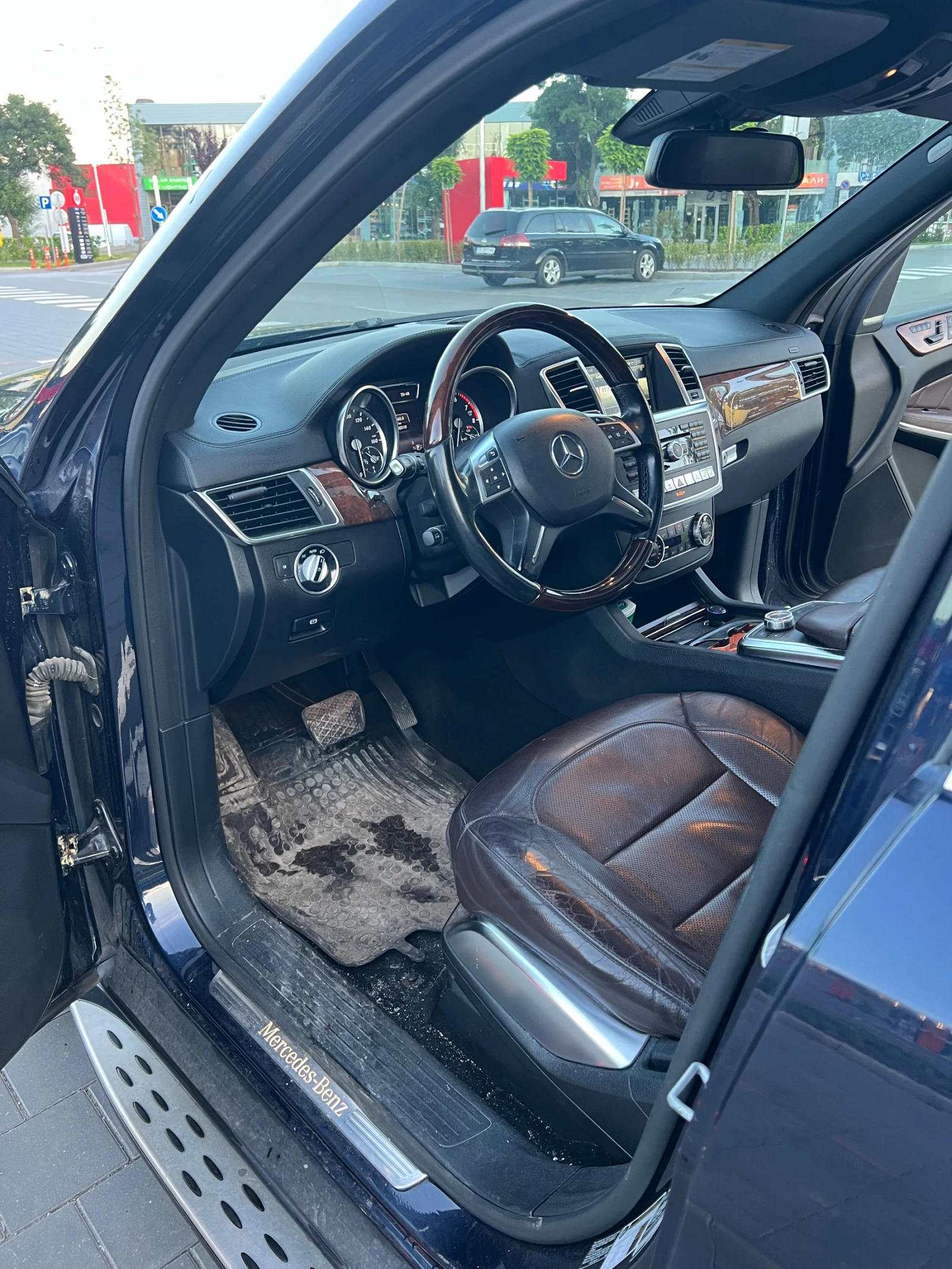 Mercedes-Benz GL 550, снимка 8 - Автомобили и джипове - 54969430