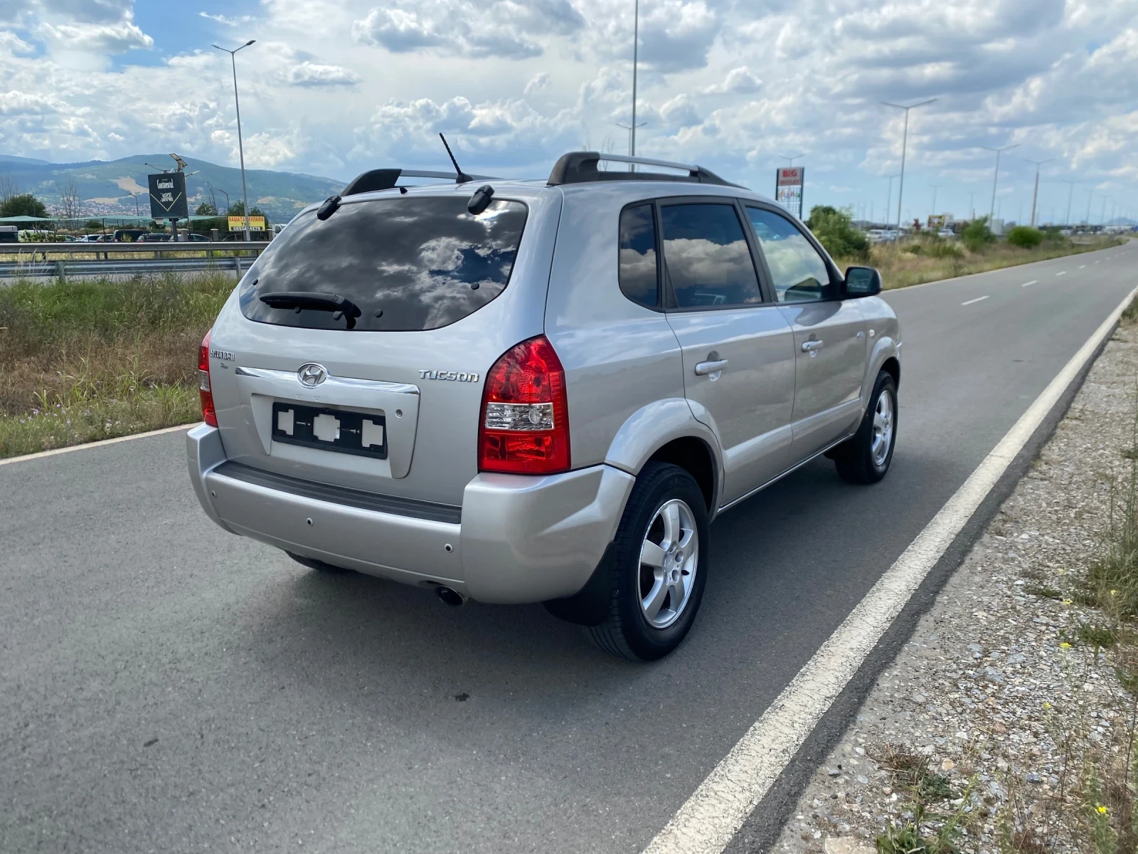 Hyundai Tucson 2.0i* ГАЗ* 4х4* ИТАЛИЯ* РЕАЛНИ КМ* , снимка 4 - Автомобили и джипове - 55139180