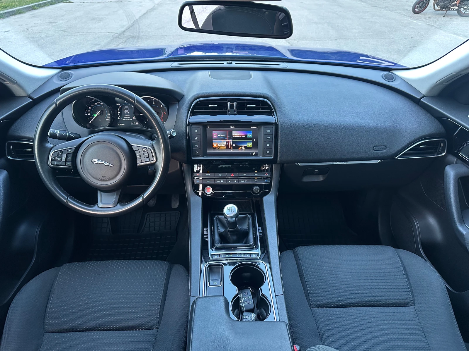 Jaguar F-PACE 2.0D AWD, снимка 15 - Автомобили и джипове - 55342173