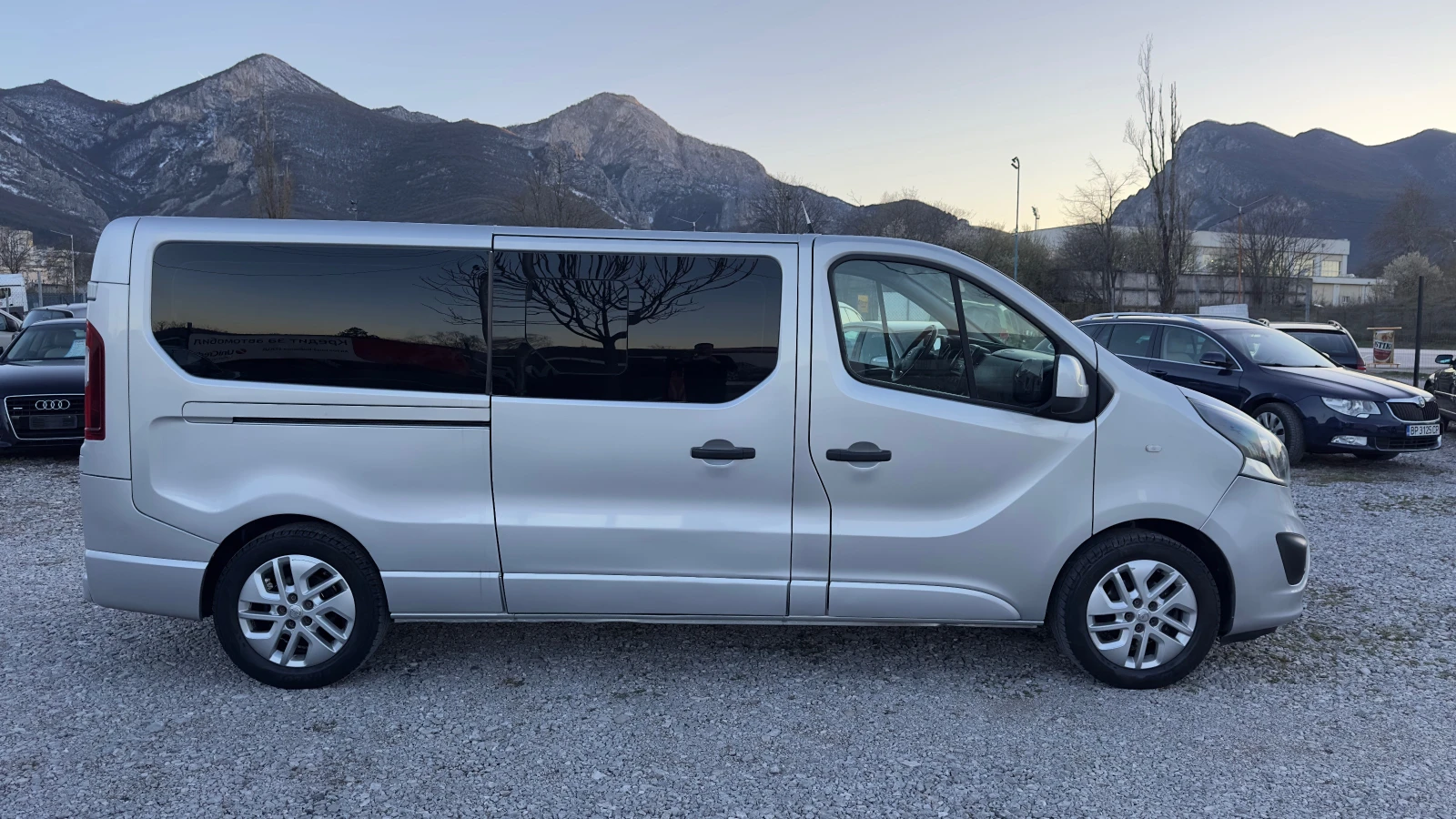 Opel Vivaro 1.6biturbo 8+ 1 Maxi - изображение 4