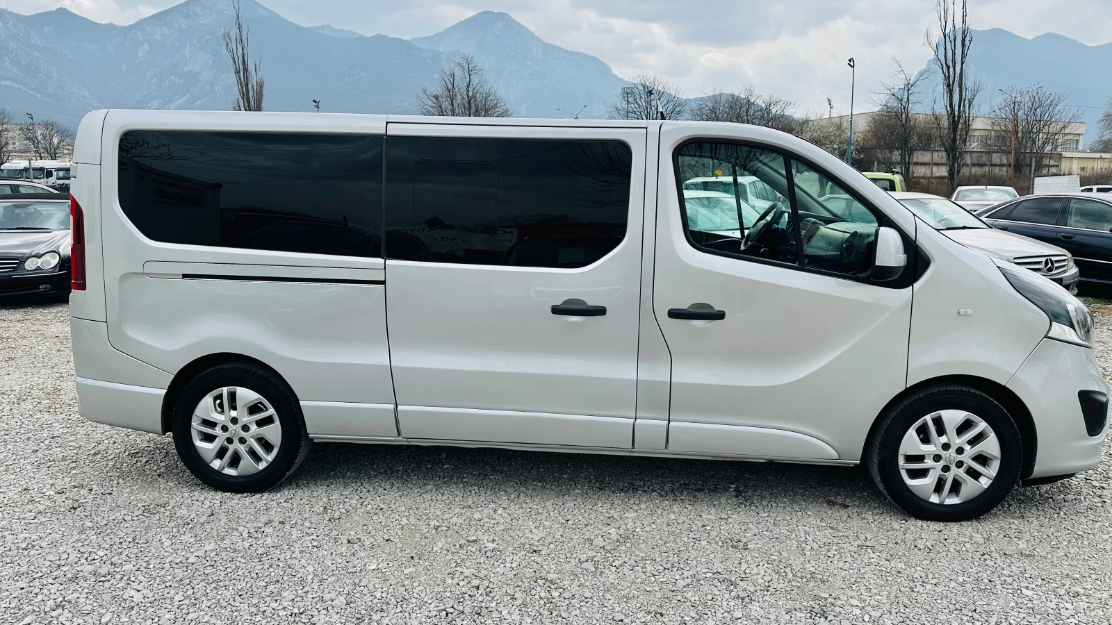 Opel Vivaro 1.6biturbo-8+ 1 long - изображение 4