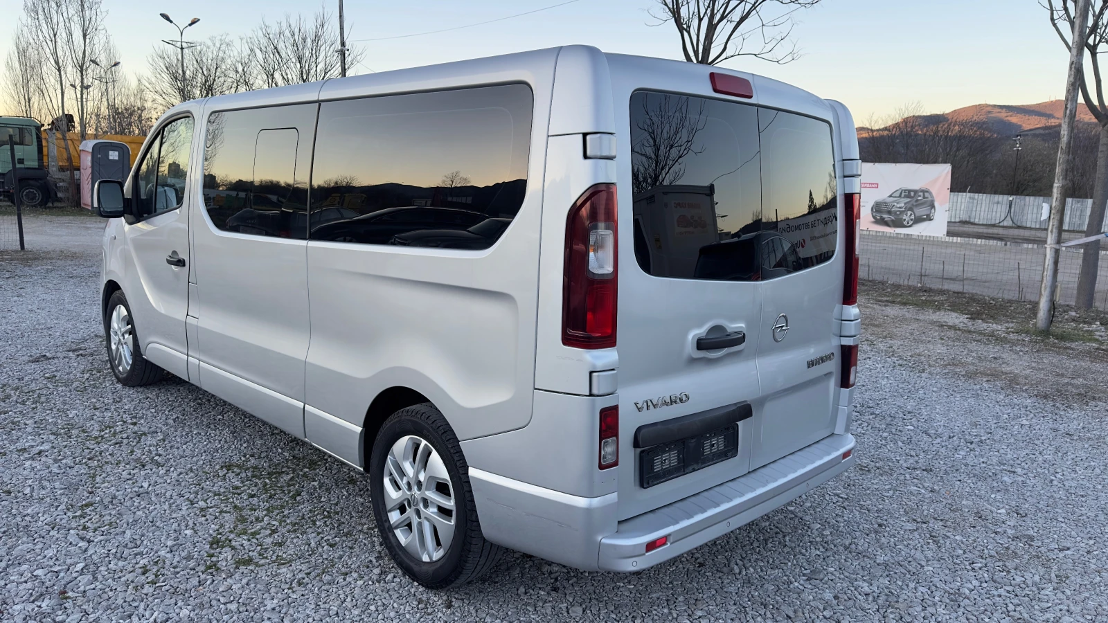 Opel Vivaro 1.6biturbo 8+ 1 Maxi - изображение 7