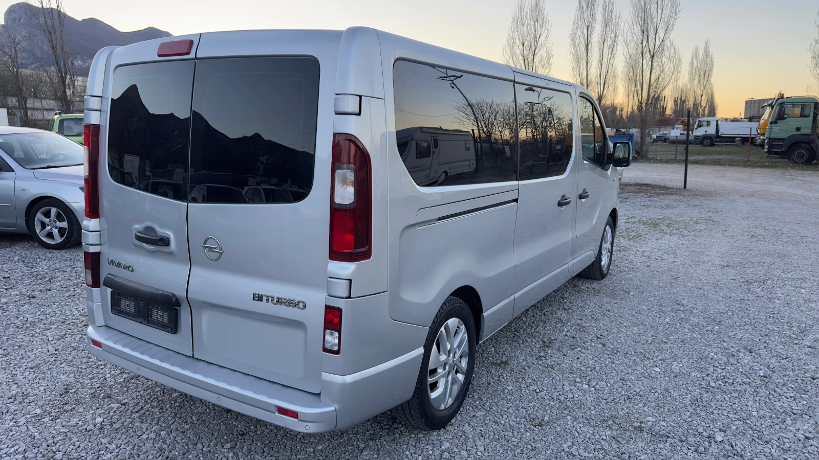 Opel Vivaro 1.6biturbo 8+ 1 Maxi - изображение 6