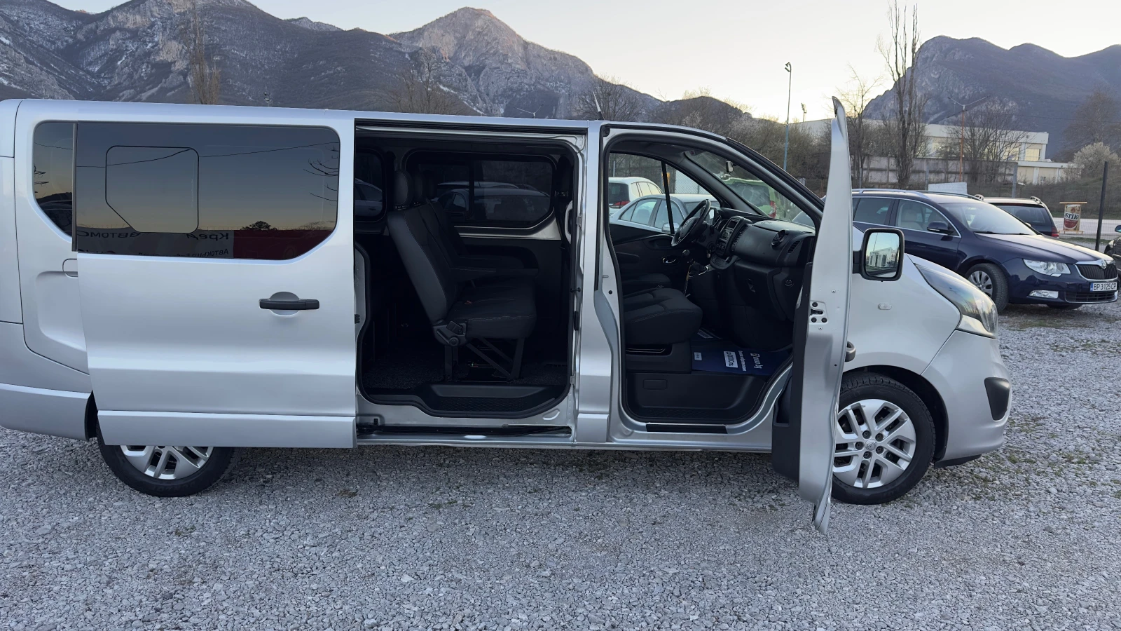 Opel Vivaro 1.6biturbo 8+ 1 Maxi - изображение 5