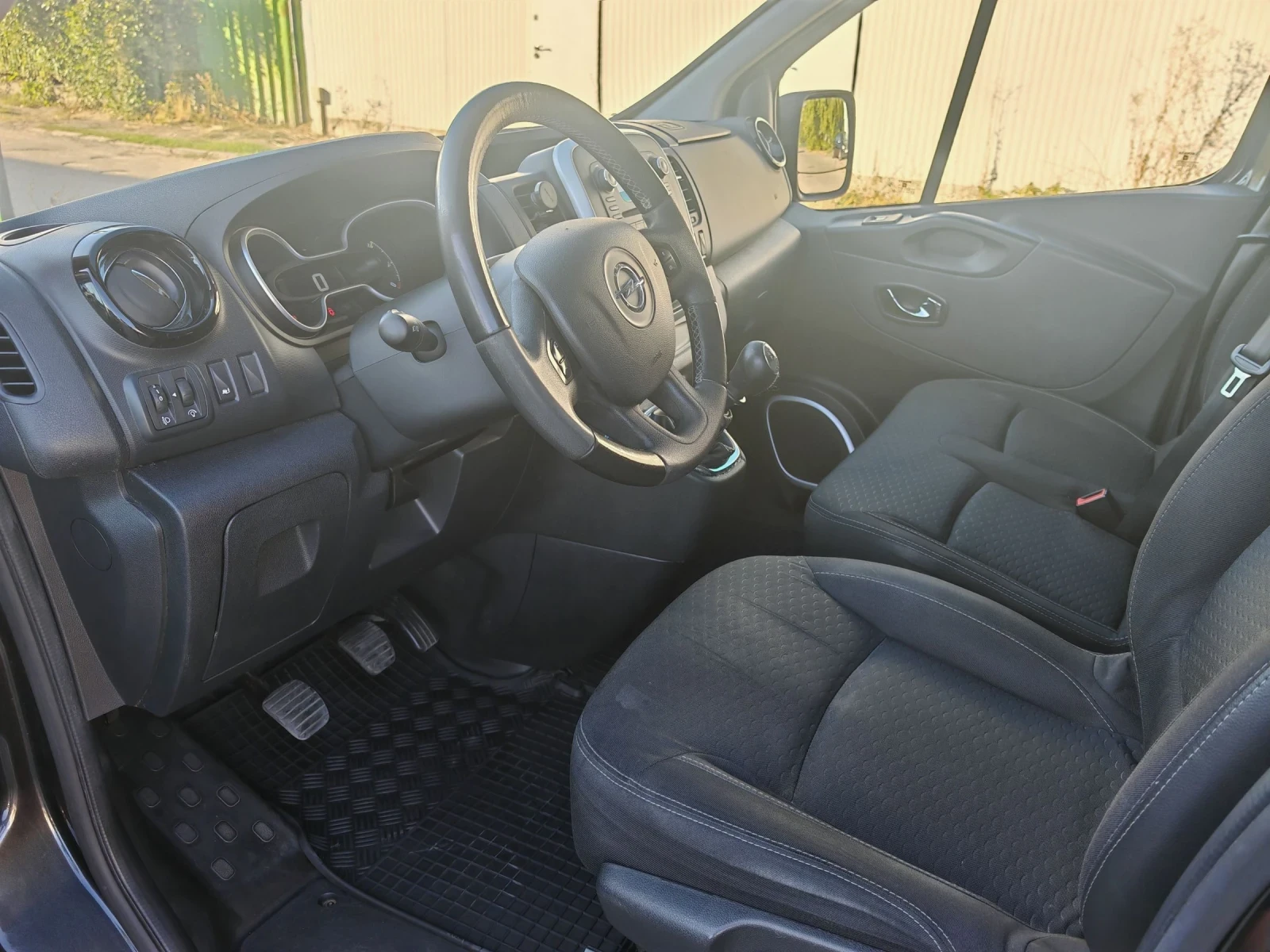 Renault Trafic, снимка 11 - Бусове и автобуси - 55397179