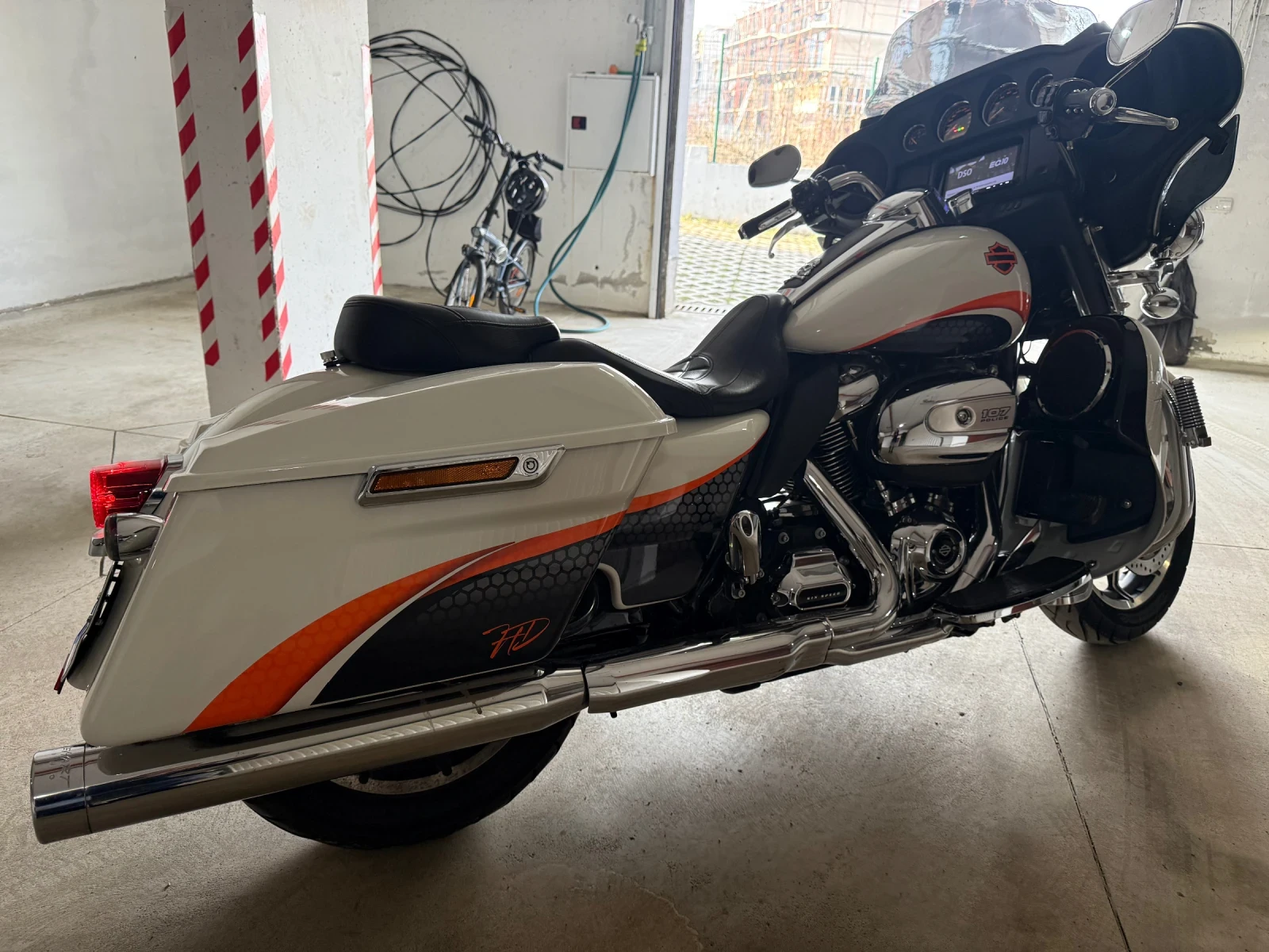 Harley-Davidson Electra Glide Classic Police 107 2017г - изображение 10