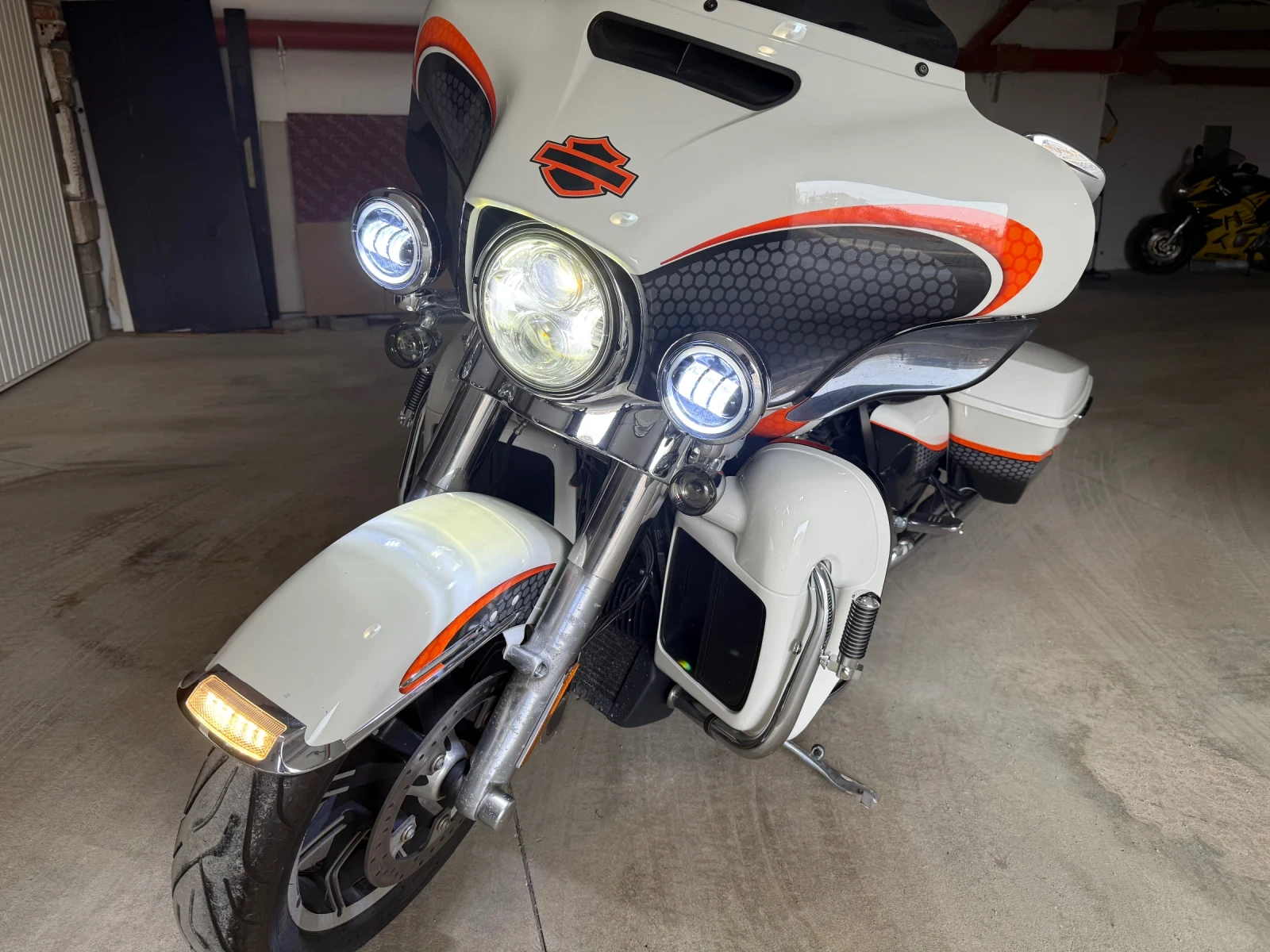 Harley-Davidson Electra Glide Classic Police 107 2017г - изображение 2